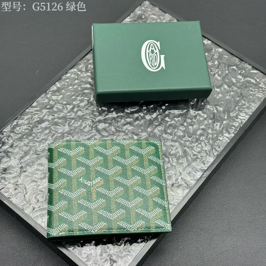 💰110 💎Upgraded original version 𝐠𝐨𝐲𝐚𝐫𝐝 Hot style ❤️Goyard short wallet, Goyard 8-slot card slot wallet, the texture is perfect and can hold about 8-10 cards, it can hold cash, it is thin and does not stand up, it is classic, practical and attractive! If you want to create a short clip with a feeling that is different from others and has a deep taste, it must be him! size: 11*9 (cm) model: G5126