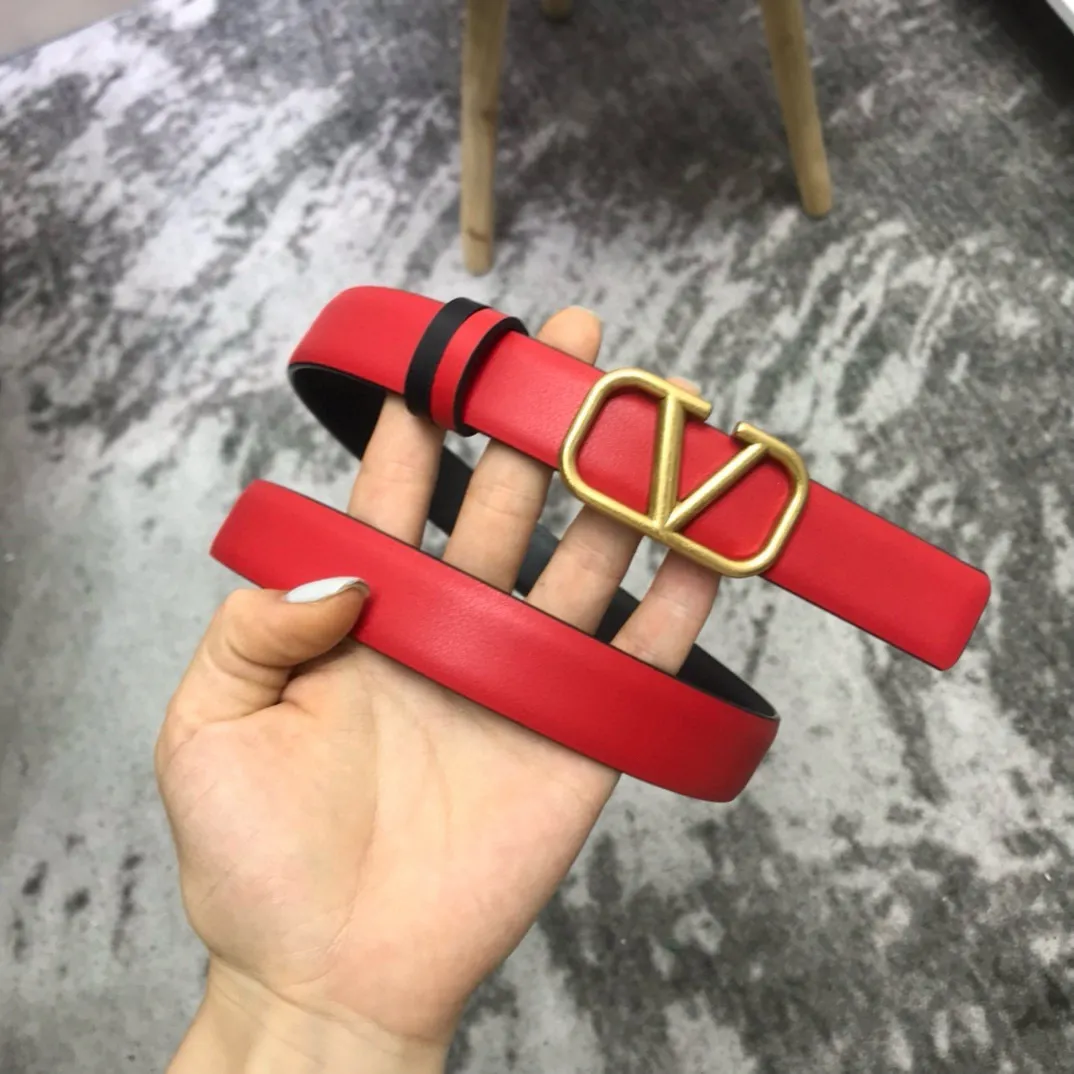 P180 Valentino classic letter series, the same style as the stars. Width 2.5CM. The hardware is made of classic cowhide leather fabric with logo. It can be worn on both sides! A non-contrasting belt! Goddess style and couple style! Fashion essentials for men and women [color][color][color]