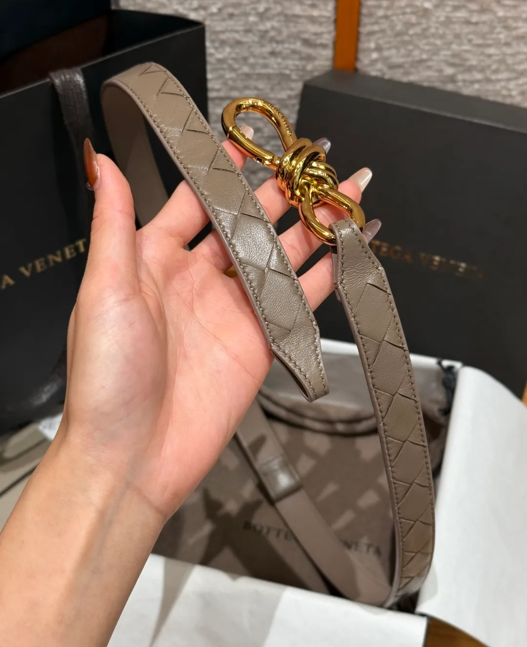💰560💰Full package💰 💍Purchase level Bv⚡️🌹Andimo belt lntreciato braided leather belt metal knot buckle, hook closure, made of cowhide, lined cowhide, Muse brass finish. Width: 2.0cm