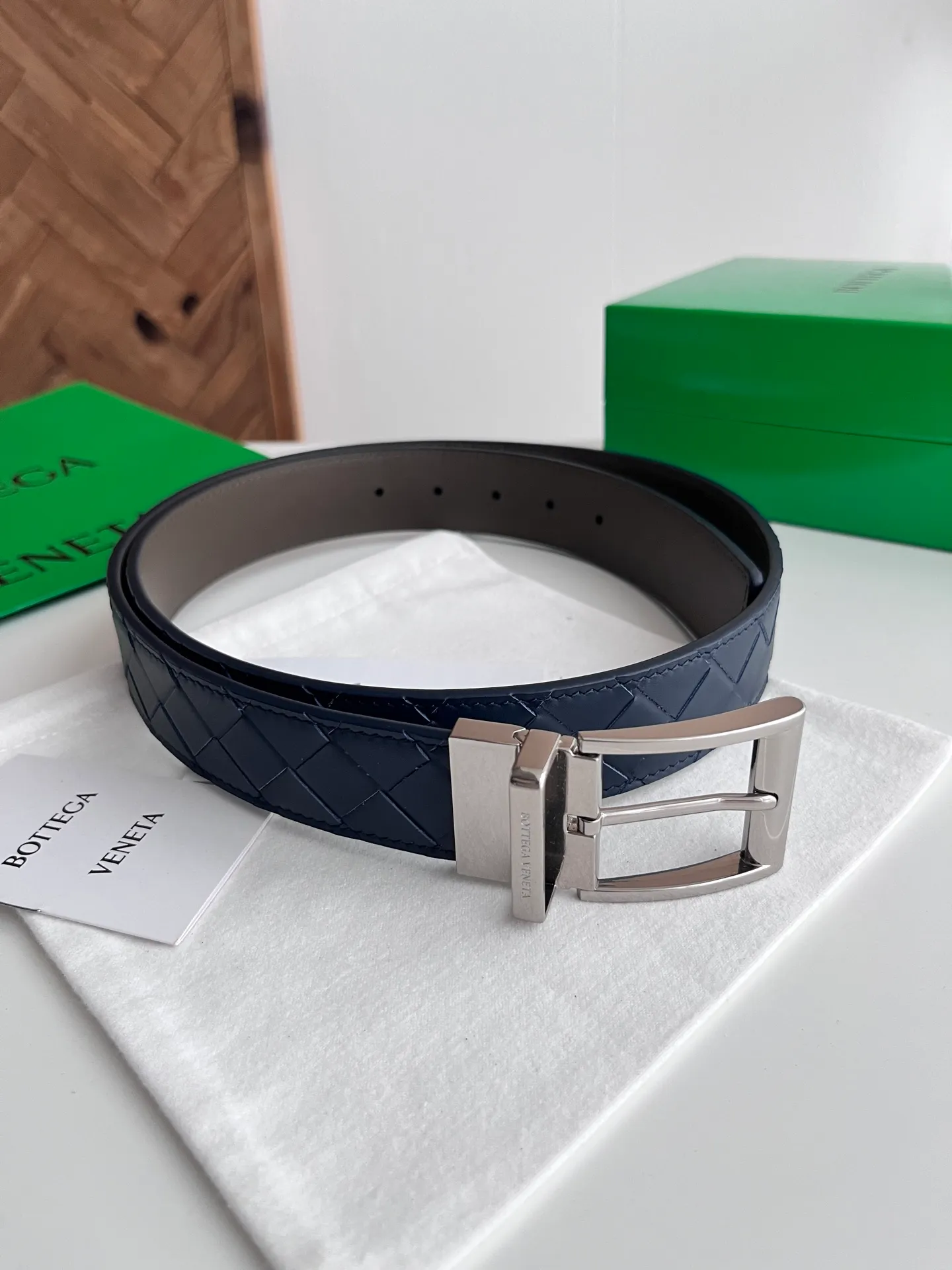 💰560💰Full package💰 💍Purchase level Bv⚡️🌹2025 latest men's woven belt double-sided ⚡️🌹Handmade intreccio large plaid weaving Double-sided Italian calfskin with vacuum gun color rotatable pin buckle Logo on the front Belt ⚡️🌹Width 3.5cm