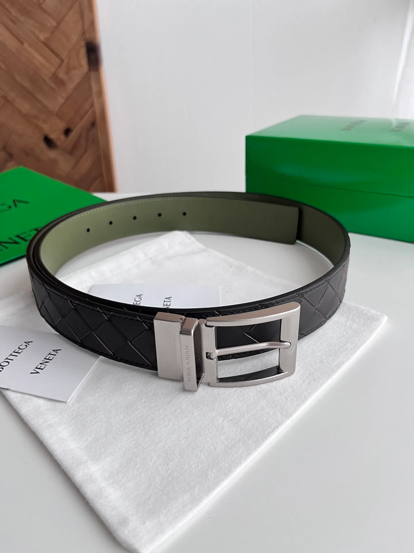 💰560💰Full package💰 💍Purchase level Bv⚡️🌹2025 latest men's woven belt double-sided ⚡️🌹Handmade intreccio large plaid weaving Double-sided Italian calfskin with vacuum gun color rotatable pin buckle Logo on the front Belt ⚡️🌹Width 3.5cm