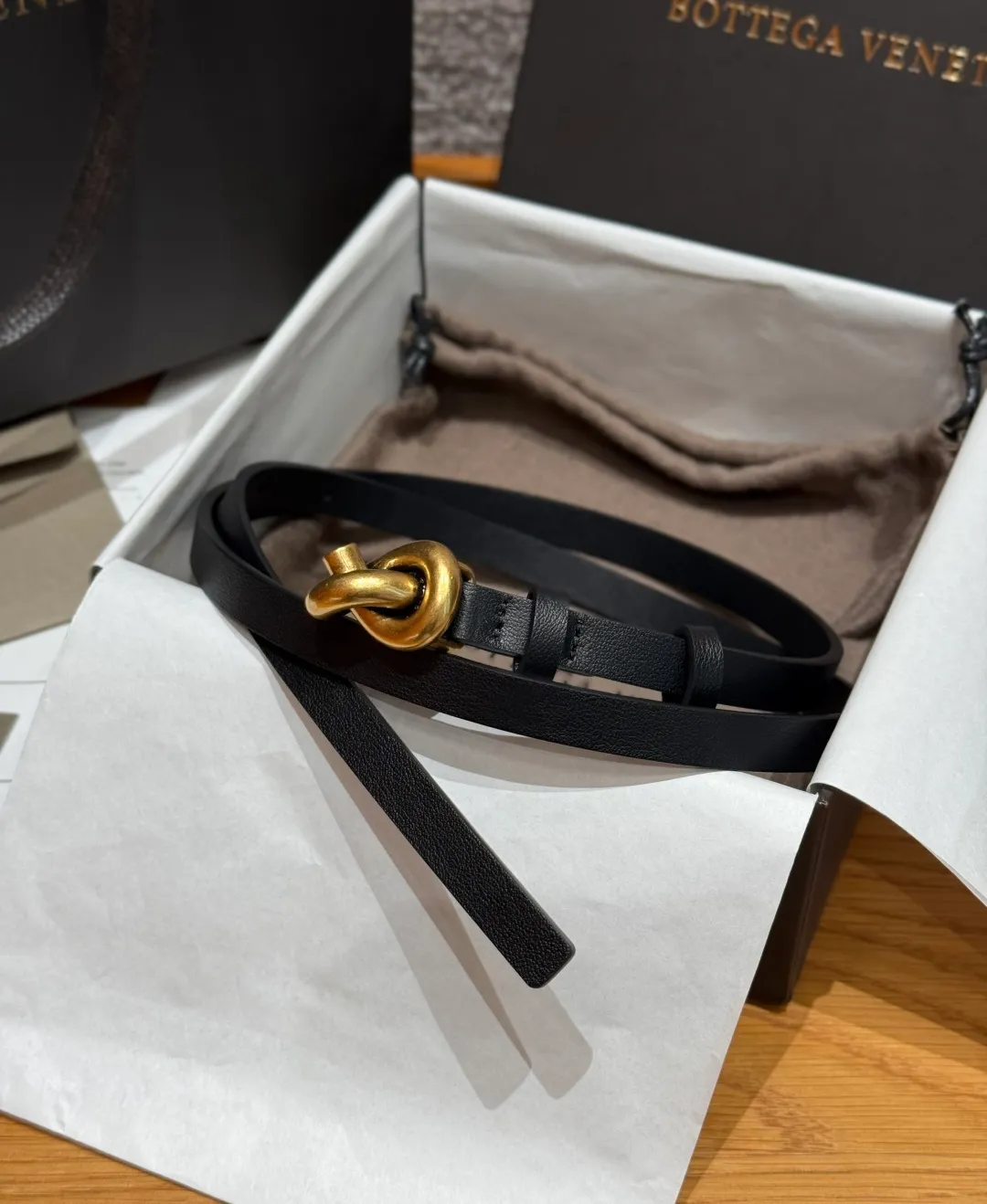 💰420💰Full package💰 💍Purchase level bv⚡️🌹Knot belt Italian luxury brand knot series belt, made of cow leather, with silver accessories, simple and recognizable, pin buckle opening and closing, super versatile for daily wear, continuing the brand's logo-free design and leather weaving technology, low-key luxury, must pay attention to details. Width: 1.2cm