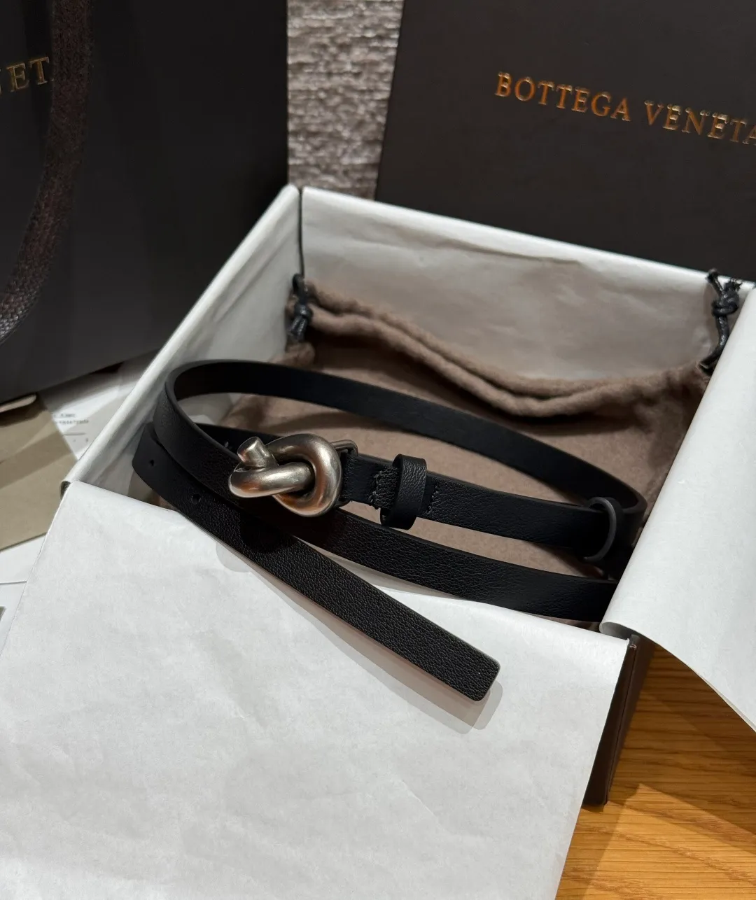 💰420💰Full package💰 💍Purchase level bv⚡️🌹Knot belt Italian luxury brand knot series belt, made of cow leather, with silver accessories, simple and recognizable, pin buckle opening and closing, super versatile for daily wear, continuing the brand's logo-free design and leather weaving technology, low-key luxury, must pay attention to details. Width: 1.2cm