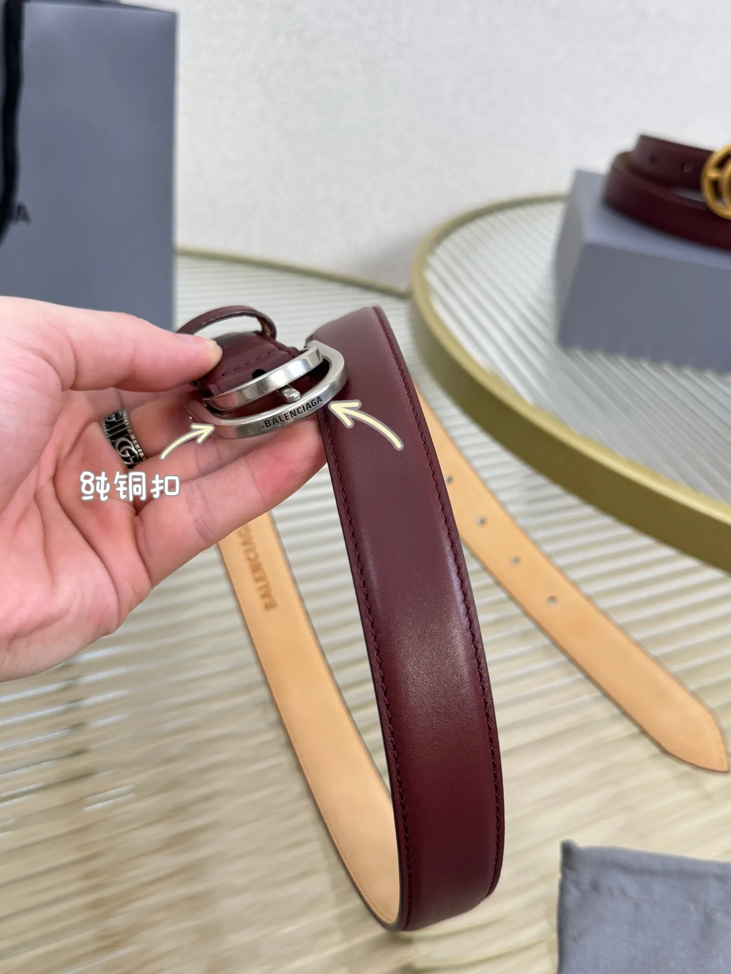 Balenciaga width 2.5cm is a French luxury brand with a status as one of the most influential brands in the fashion industry. The designer originates from: urban fashion trend and unique design style, made of imported calfskin; paired with pure copper retro hardware to make it more attractive. A versatile product worth owning