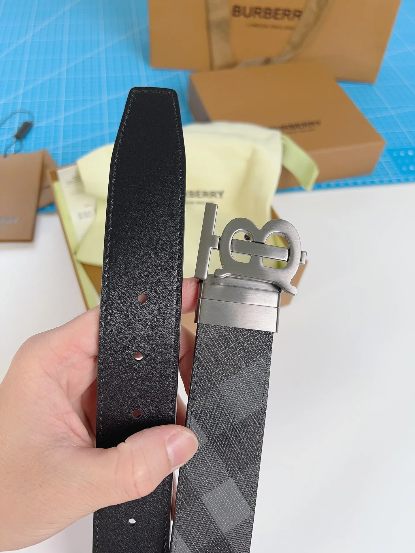 💰460💰Authentic packaging💰 💍Purchase grade "Burberry" Burberry🇬🇧British original leather, black cowhide. There is no doubt about the quality. There is no better, only the best. Size 3.5 cm