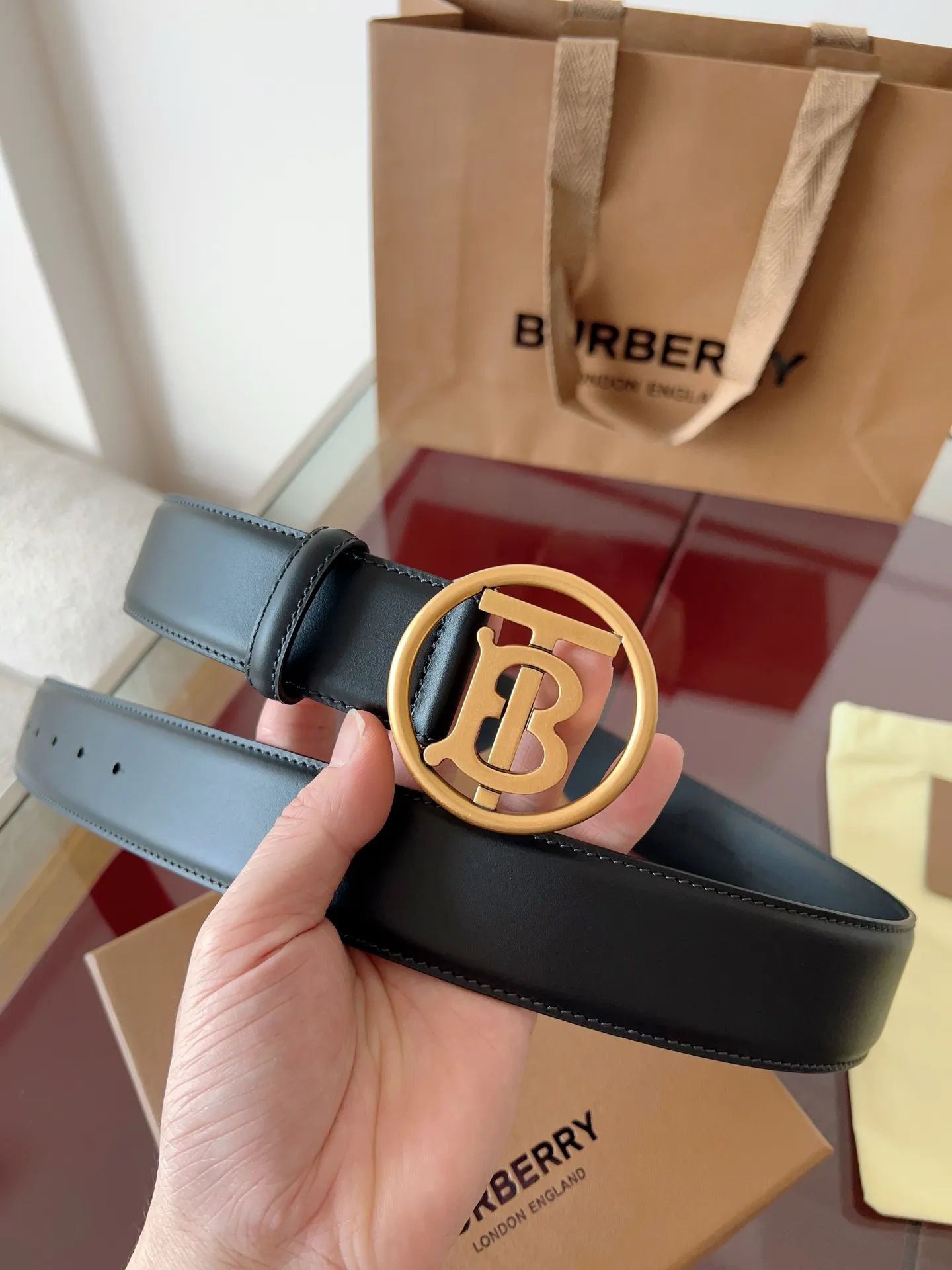 💰520💰Full package💰 💍Purchase grade "Burberry" Burberry🇬🇧British original leather, black full leather/The quality is beyond doubt. There is no better, only the best. Size 4.0cm