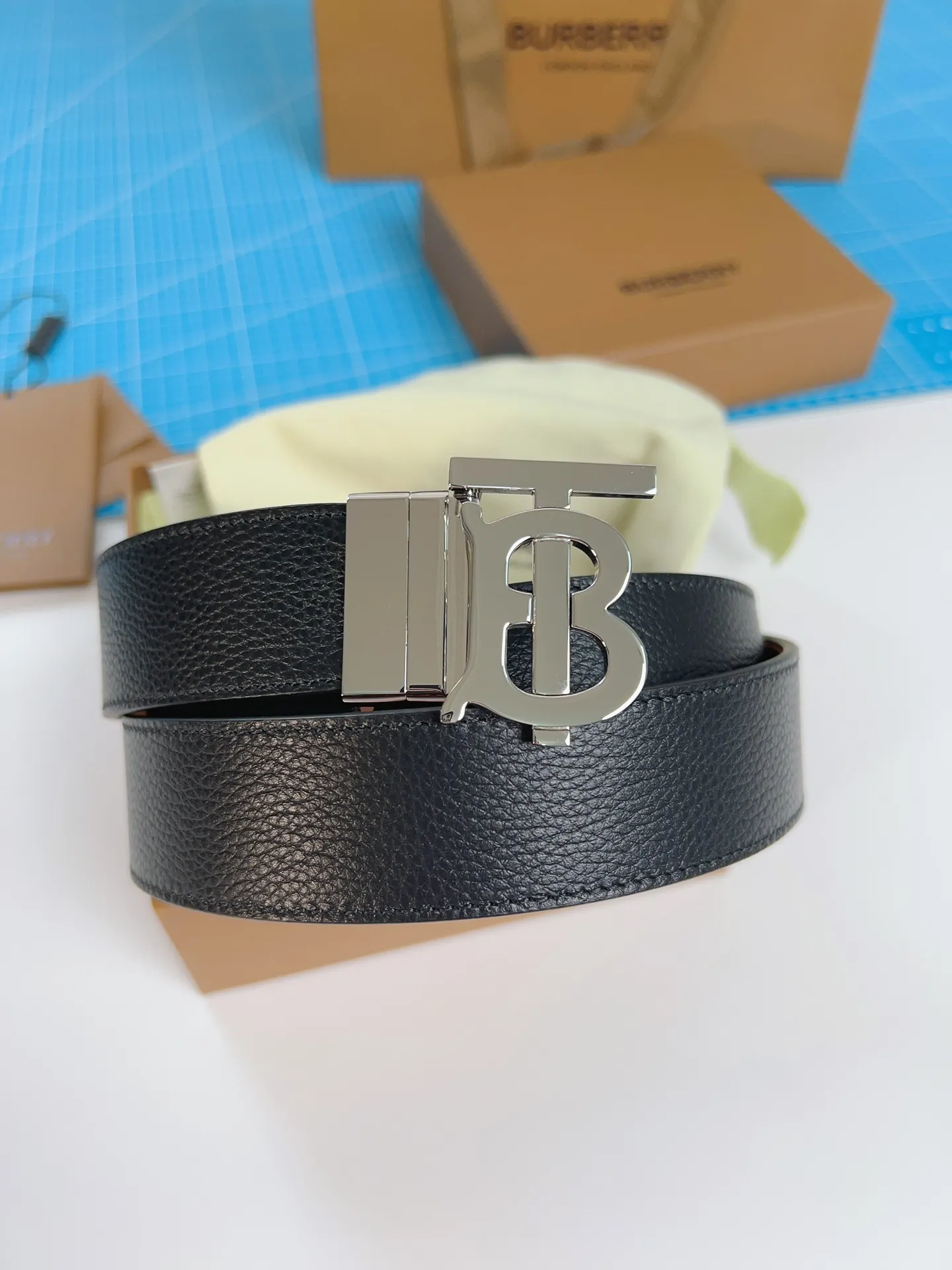💰460💰Authentic packaging💰 💍Purchase grade "Burberry" Burberry🇬🇧British original leather, black cowhide. There is no doubt about the quality. There is no better, only the best. Size 3.5 cm