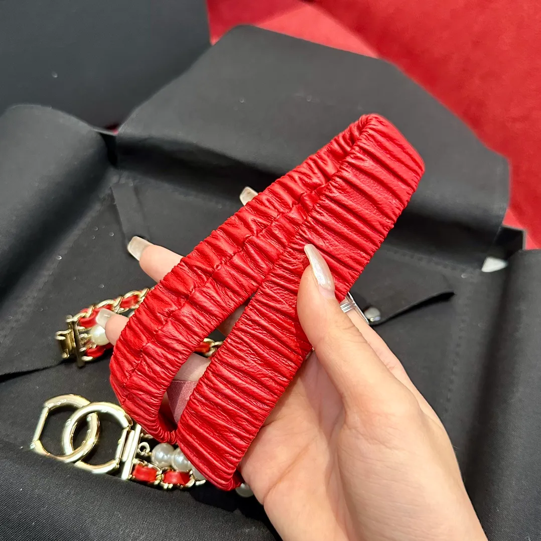 💰540💰Full package💰 💍Purchase-grade Chanel ⚡️🌹New waist chain, made of special imported metal and imported cowhide material, textured and embellishment is the unique highlight of the whole without losing the feminine charm, making it an eye-catching highlight ~ The waist chain is worth collecting! Design show style 2023 advanced handicraft workshop. ⚡️🌹Width 2.5cm