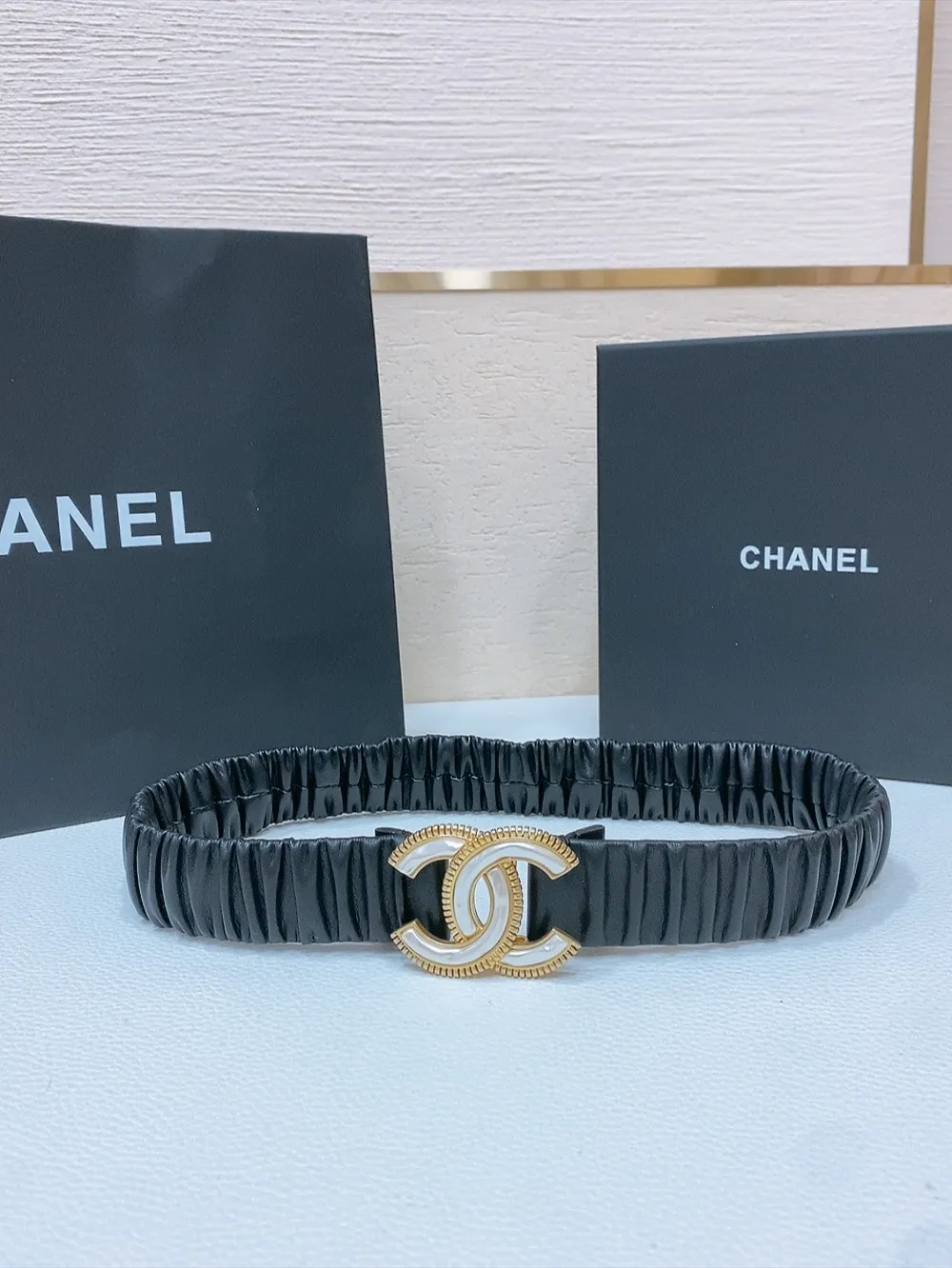 💰460💰Full package💰 💍Purchasing level Chanel⚡️24c cc resin white Toothed chain brass logo buckle⚡️Calfskin Silver metal and gold metal ⚡️3.0cm high-quality, elastic, versatile and elegant Size number including buckle S=65cm total length (available 75, 80, 85) M=70cm L =75cm XL=80cm, one size can be used in 3 to 4 sizes!