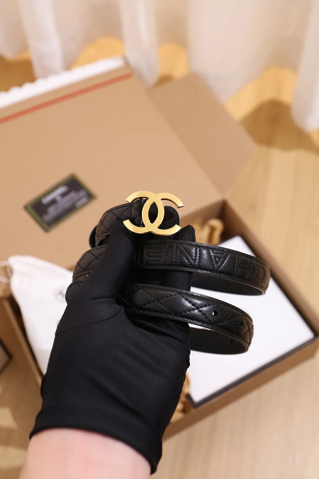 💰460💰Full package💰 💍Purchase grade Chanel Width 2.0cm Double-sided first-layer calfskin, fine workmanship, soft and full leather. Discount: A variety of styles can be matched. Size: 90-110cm. Packaging: full set of packaging.