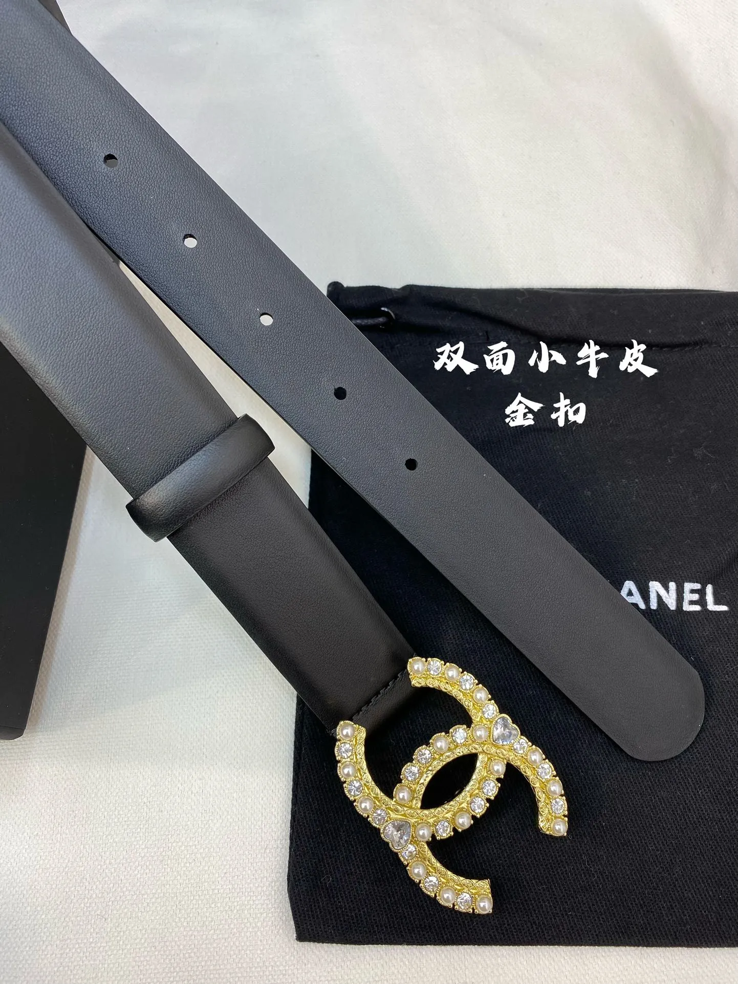 💰460💰Full package💰 💍Purchasing-grade Chanel Width 3.0CM Double-sided original calfskin, soft and delicate leather, good hand feel. A variety of discounts are available, with fine workmanship. The upper body effect is very good