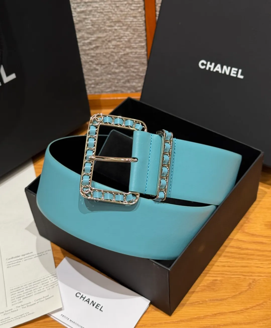 💰580💰Full package💰 💍Purchase level Chanel ⚡️🌹Chain belt Chanel's chain decorative belt is made of imported cow leather, with metal chain buckle, simple and luxurious, wide design, adjustable length, easy to match various clothing styles, chain details enhance the sense of layering, whether it is formal occasions or daily wear, exquisite and textured⚡️🌹Width: 5.5 cm