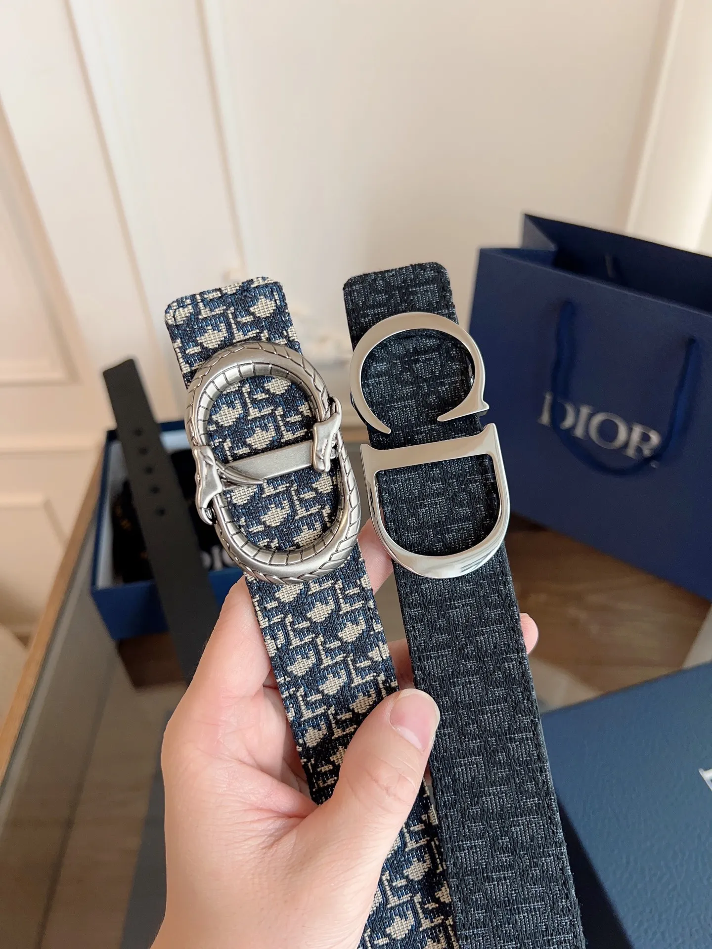 💰480💰Full package💰 💍Purchasing agent level "DIOR" Dior/enhanced version🇫🇷French original leather, Oblique small blue cloth/black cowhide. There is no doubt about the quality. There is no better, only the best. Size 3.5 cm