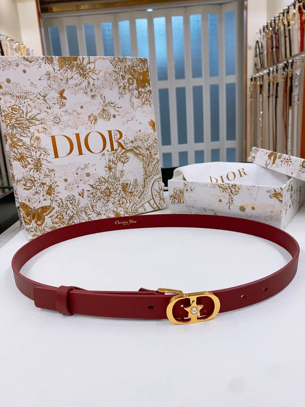 💰440💰Full package💰 💍Purchase grade Dior ⚡️20mm black smooth cow leather and silver tone imitation crystal ⚡️Lucky 30 Montaigne Star CD belt buckle White resin beads ⚡️ Christian Dior Paris logo on the inside Glossy gold finish metal details Top/bottom layer: cow leather Excluding trims and decorative lines