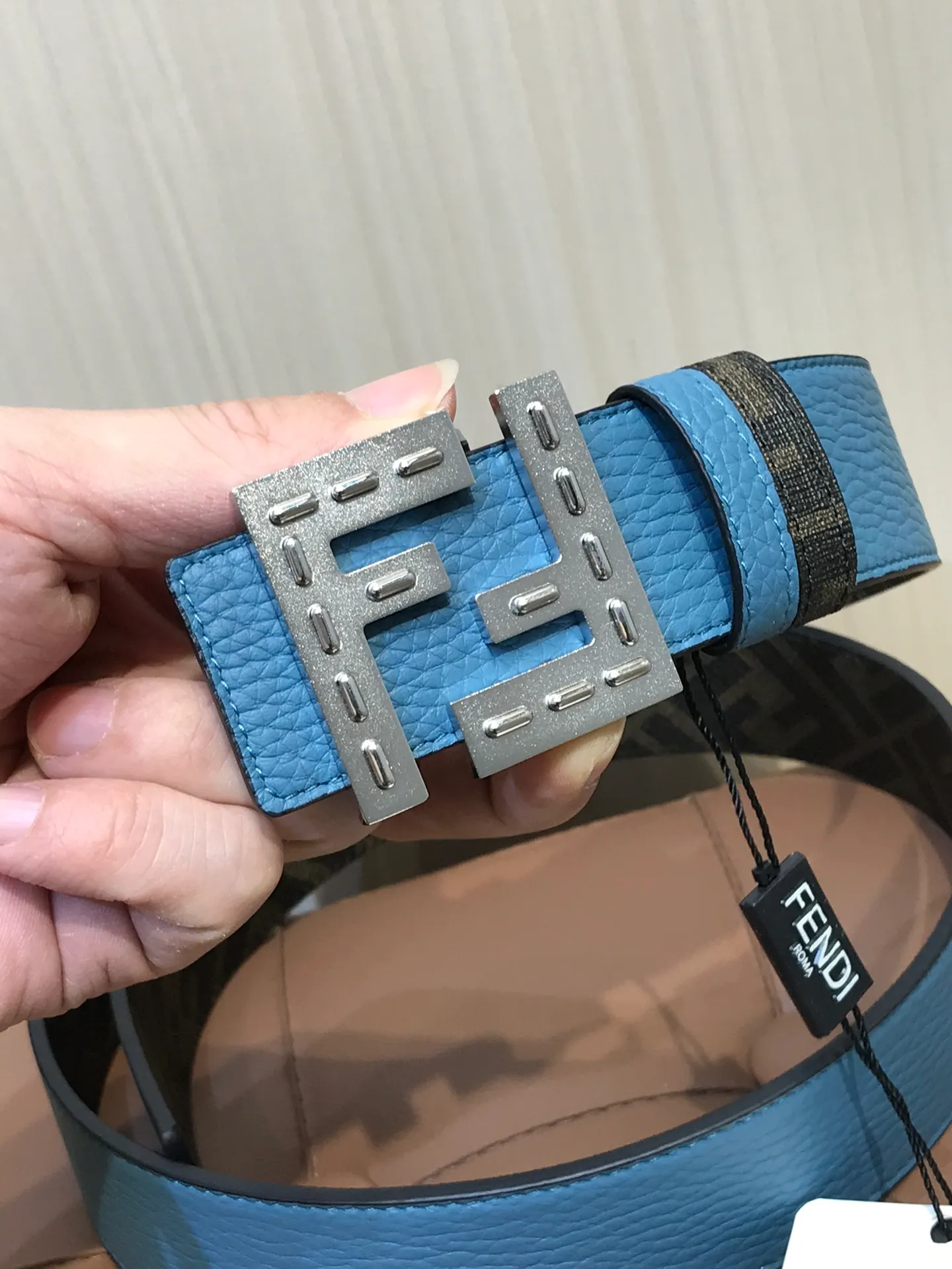 💰502💰Full set of packaging💰 💍Purchasing agent grade Fendi⚡️🌹Width 38 MM, supports NFC chip scanning, logo-shaped belt, original bright intermediate color F rivet buckle, imported original pebbled cowhide, gold-plated surface metal products, quality assurance, non-market currency!