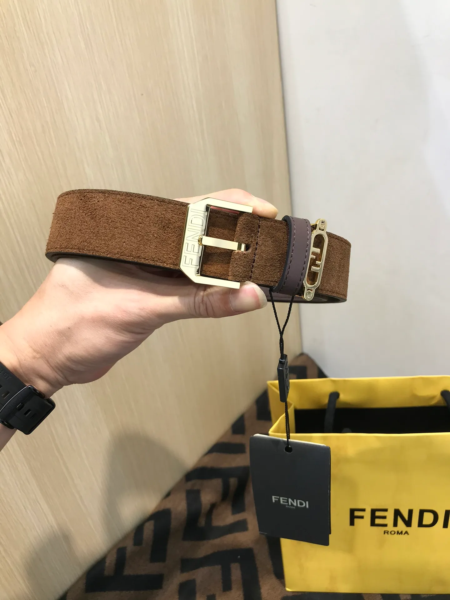 💰520💰Full set of packaging💰 💍Purchase grade Fendi 35MM width F logo shape Support NFC letter pin buckle with iconic, imported anti-suede calfskin, soft to the touch, gold-plated surface metal products, original detailed wiring, quality assurance, non-market currency!