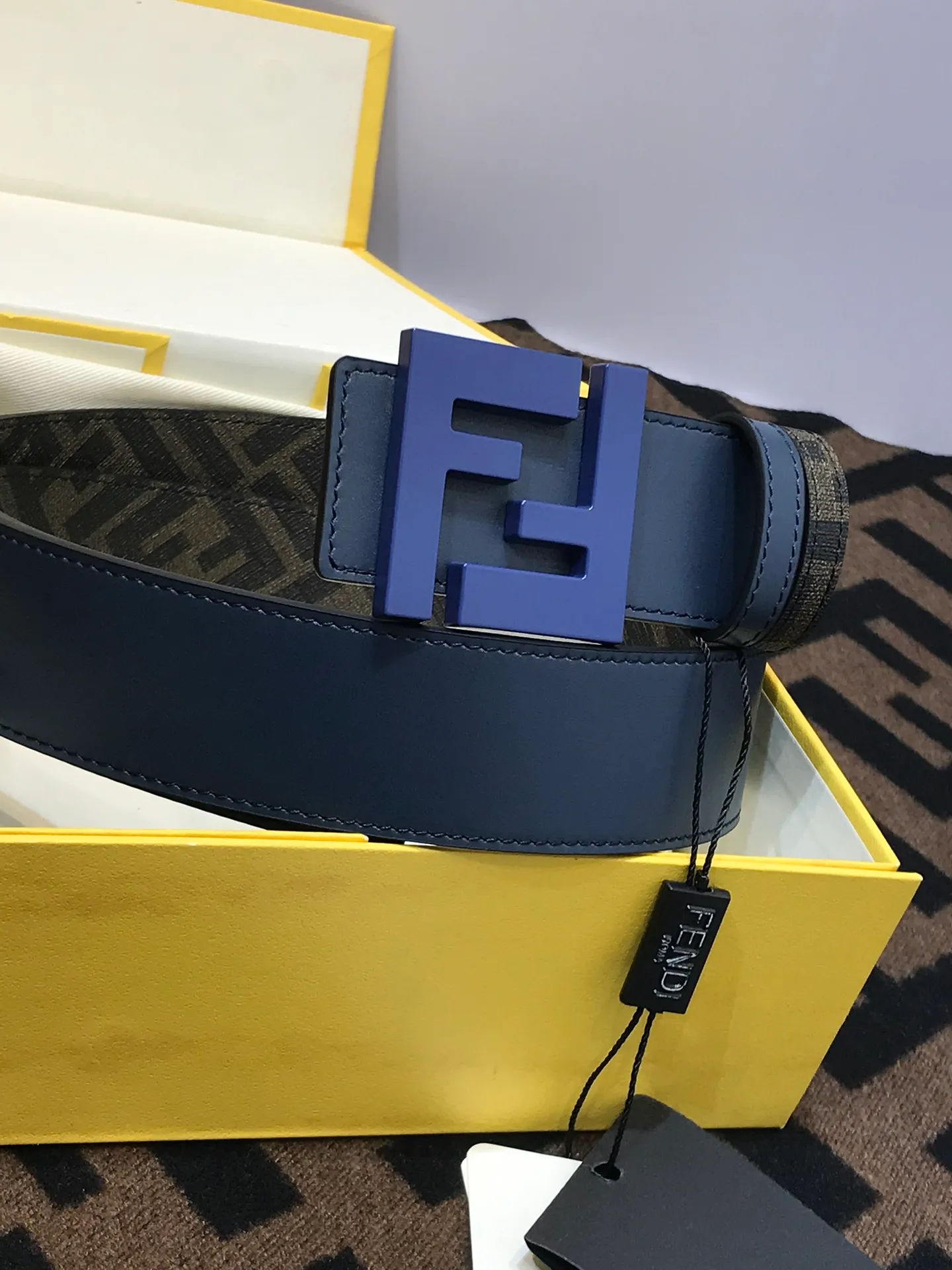 💰520💰Full set of packaging💰 💍Purchase grade Fendi 38 MM wide, supports NFC chip scanning, logo-shaped belt, original F brushed gun color rivet buckle, imported original calf pattern with presbyopia, soft touch, gold-plated surface metal products, quality assurance, details are not market currency!