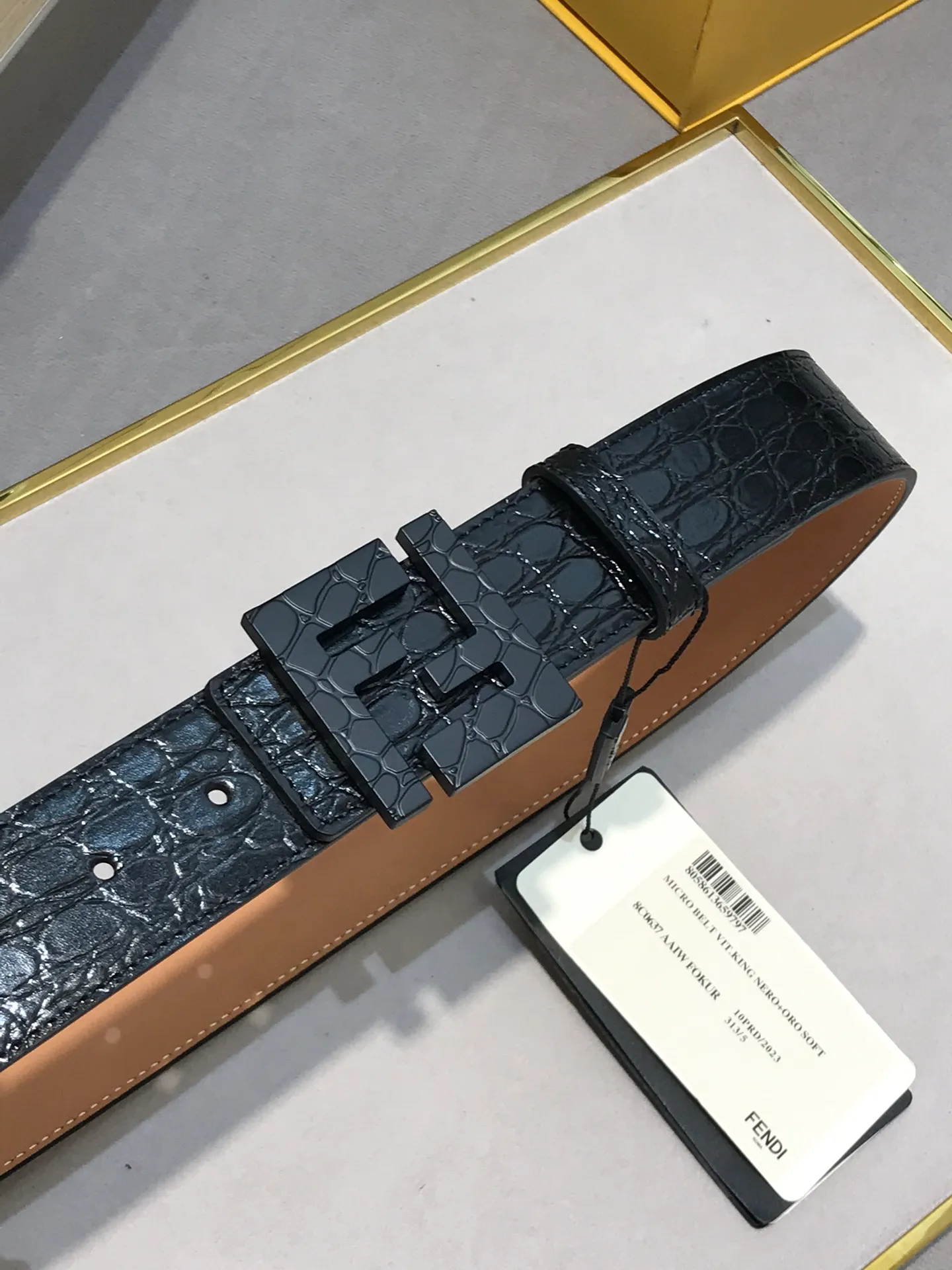 💰520💰Full set of packaging💰 💍Purchase level new model Fendi⚡️🌹Wide 39MM Support NFC chip scanning, logo-shaped wide belt⚡️🌹Original rivet buckle, imported original stone pattern and made of tree paste cowhide⚡️🌹Gold-plated surface metal products, quality assurance, non-market currency!