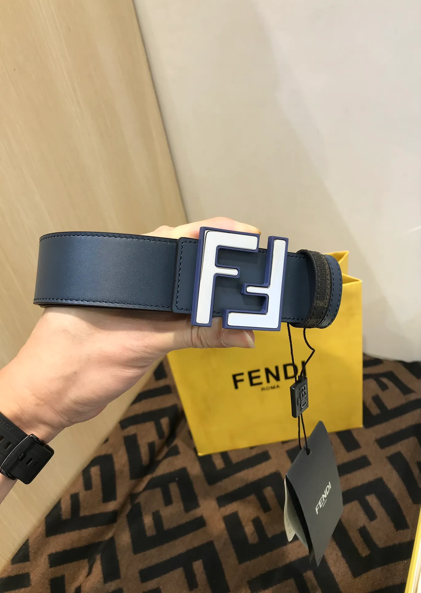💰520💰Full set of packaging💰 💍Purchase grade Fendi 38 MM wide, supports NFC chip scanning, logo-shaped belt, original F brushed gun color rivet buckle, imported original calf pattern with presbyopia, soft touch, gold-plated surface metal products, quality assurance, details are not market currency!