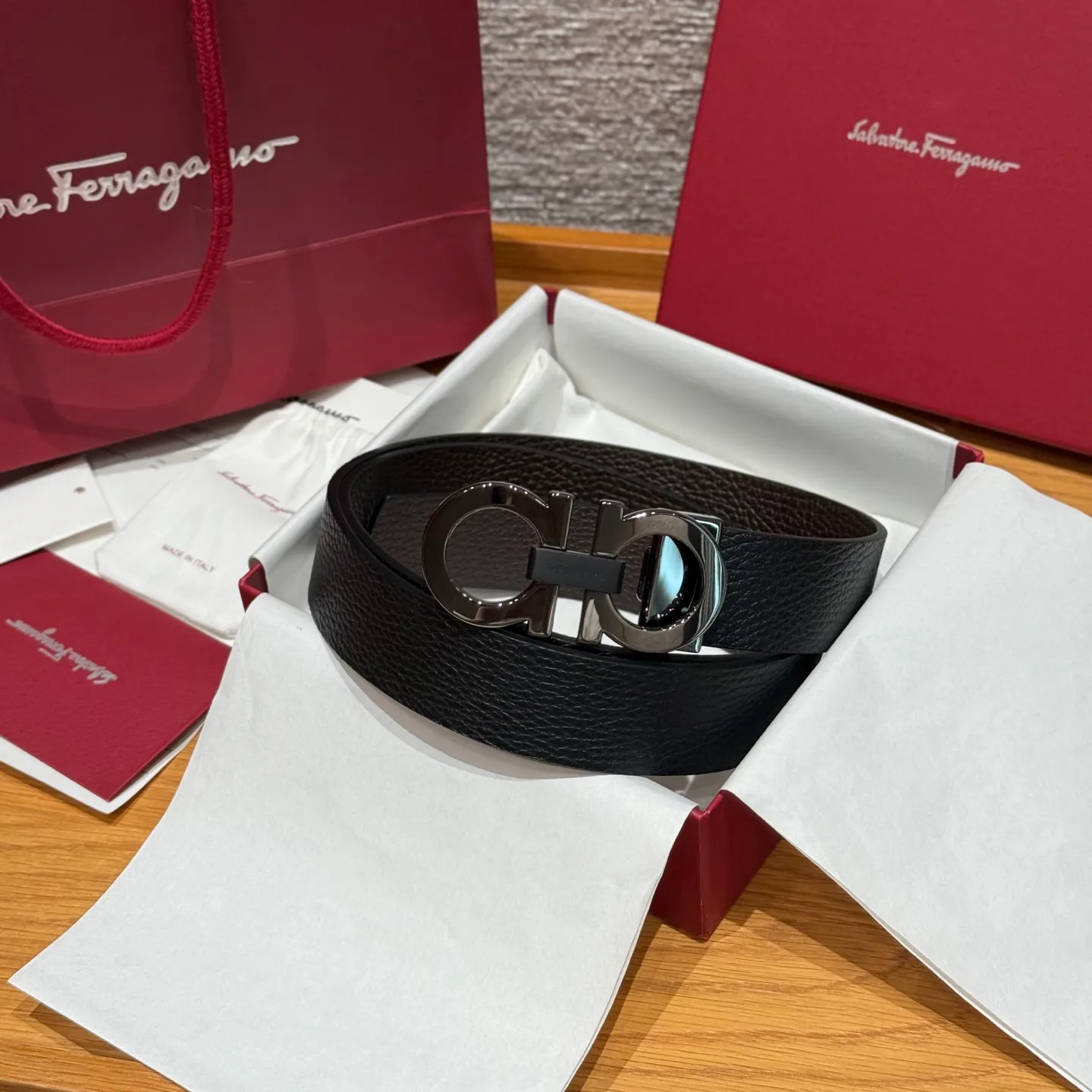 💰440💰Complete package💰 💍Purchase-grade Ferragamo⚡️🌹Double-sided Italian imported original black matching☕️New high-quality palladium-plated buckle Width 35mm Double-sided usable The belt is adjustable and can be cut as needed to achieve a slimming effect
