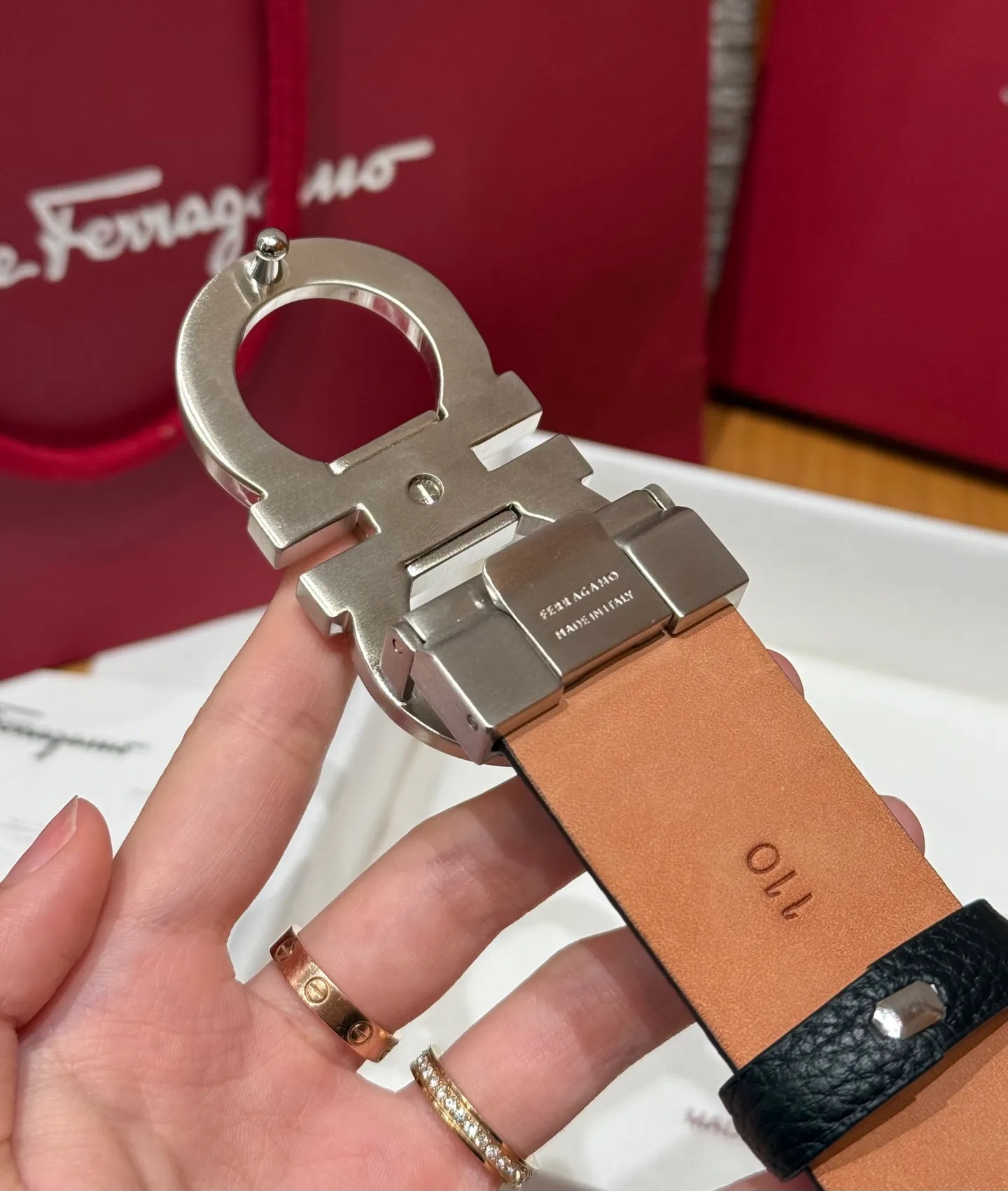 💰440💰Complete package💰 💍Purchase-grade Ferragamo⚡️🌹Double-sided Italian imported original black matching☕️New high-quality palladium-plated buckle Width 35mm Double-sided usable The belt is adjustable and can be cut as needed to achieve a slimming effect