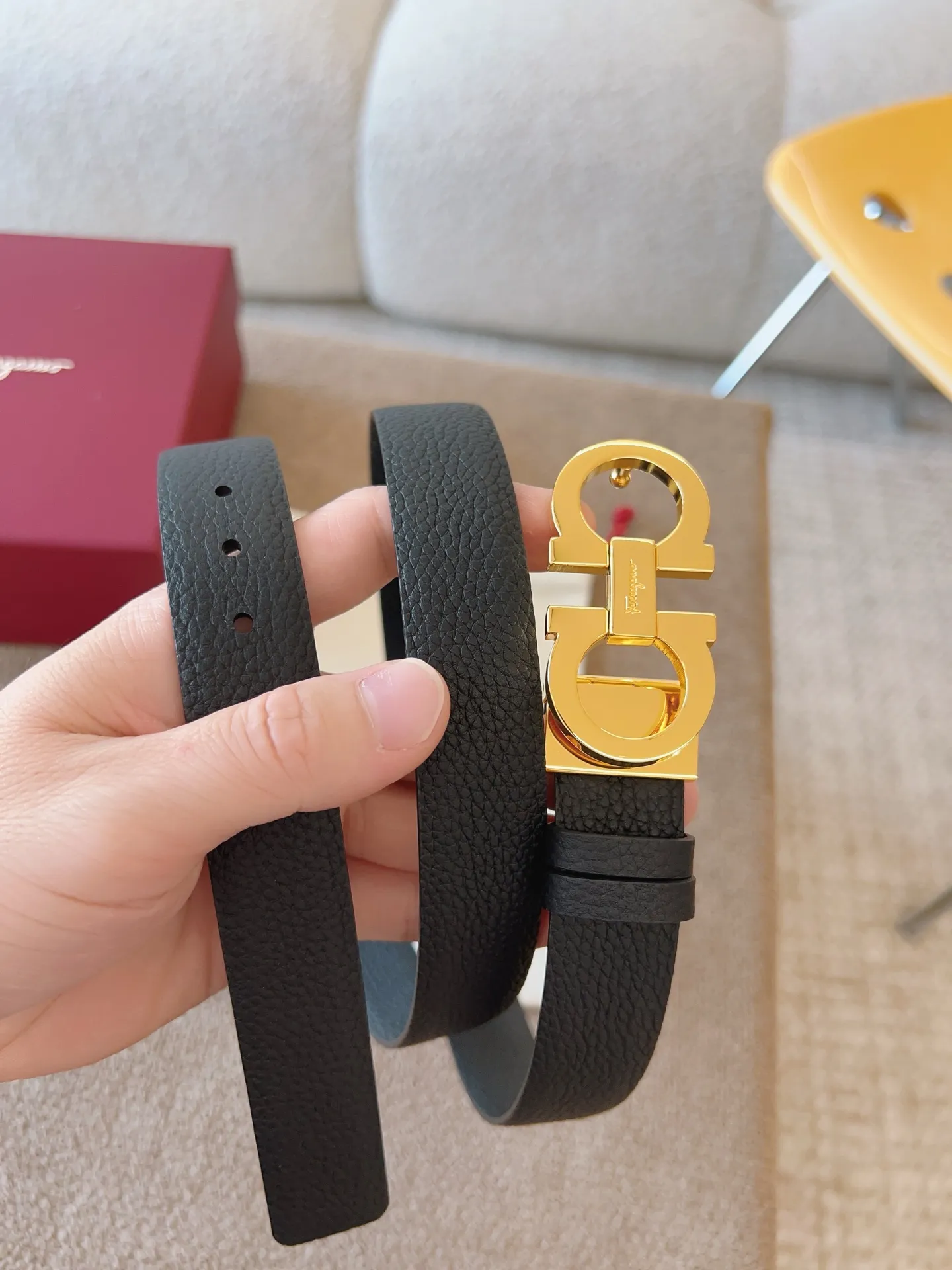 💰440💰Full package💰 💍Purchasing agent Ferragamo⚡️The 2.5cm width belt is made of first-grain cow leather. It is flexible and versatile and shows feminine femininity.⚡️The slim belt is matched with the classic Gancini buckle opening and closing⚡️Double-sided. The length can be adjusted to suit the waistline.