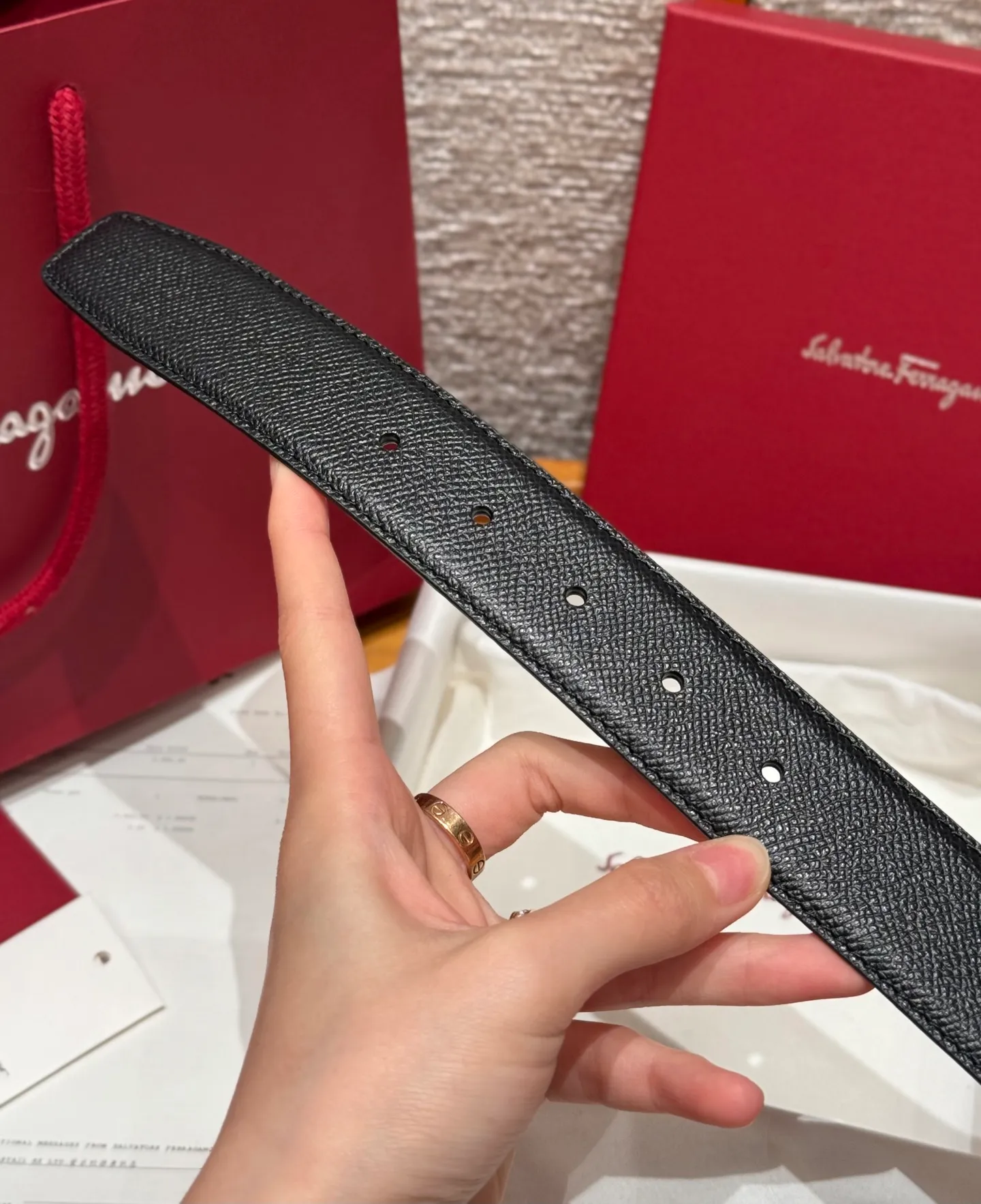 💰440💰Complete package💰 💍Purchase-grade Ferragamo⚡️🌹Double-sided Italian imported original black matching☕️New high-quality palladium-plated buckle Width 35mm Double-sided usable The belt is adjustable and can be cut as needed to achieve a slimming effect