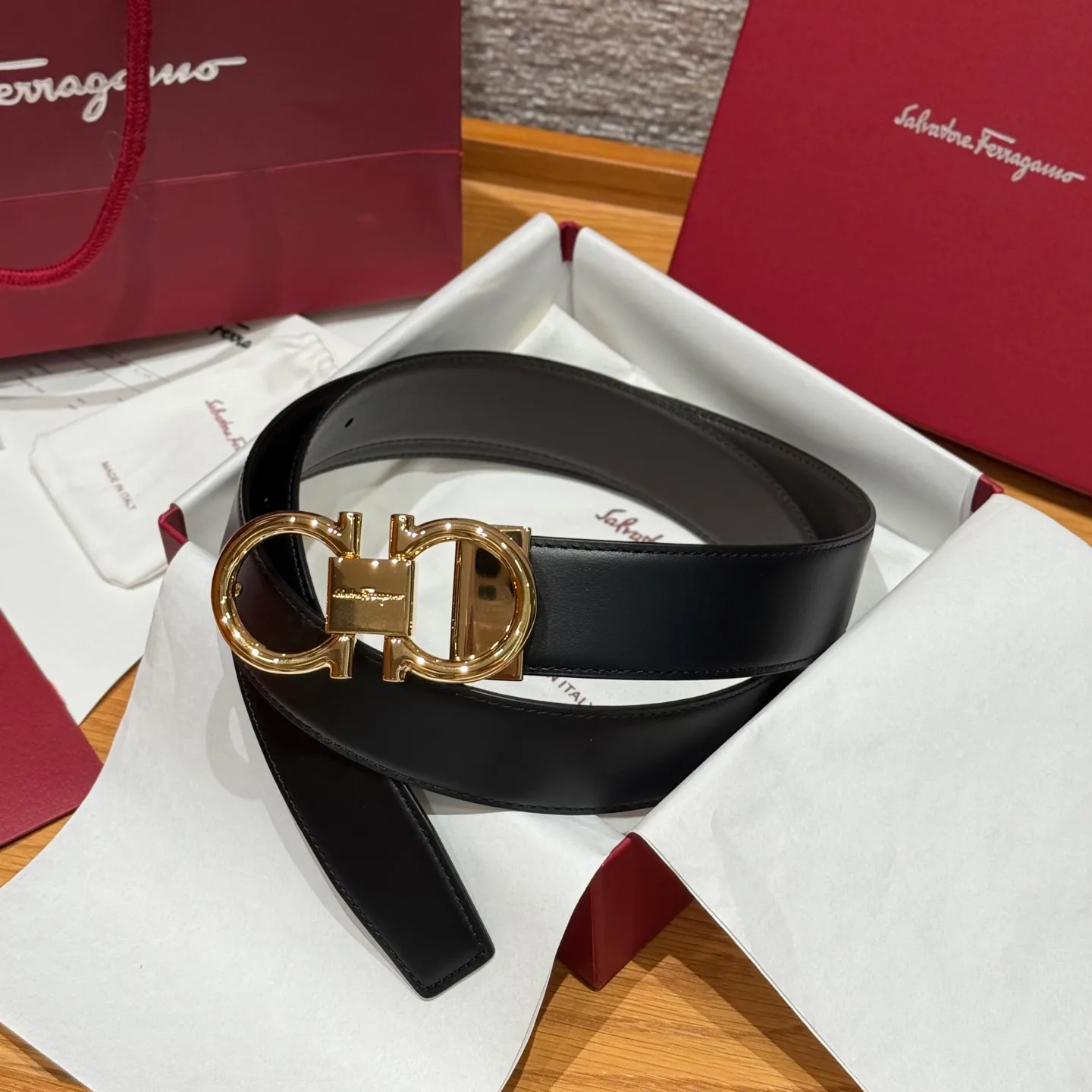 💰440💰Complete package💰 💍Purchase-grade Ferragamo⚡️🌹Double-sided Italian imported original black matching☕️New high-quality palladium-plated buckle Width 35mm Double-sided usable The belt is adjustable and can be cut as needed to achieve a slimming effect