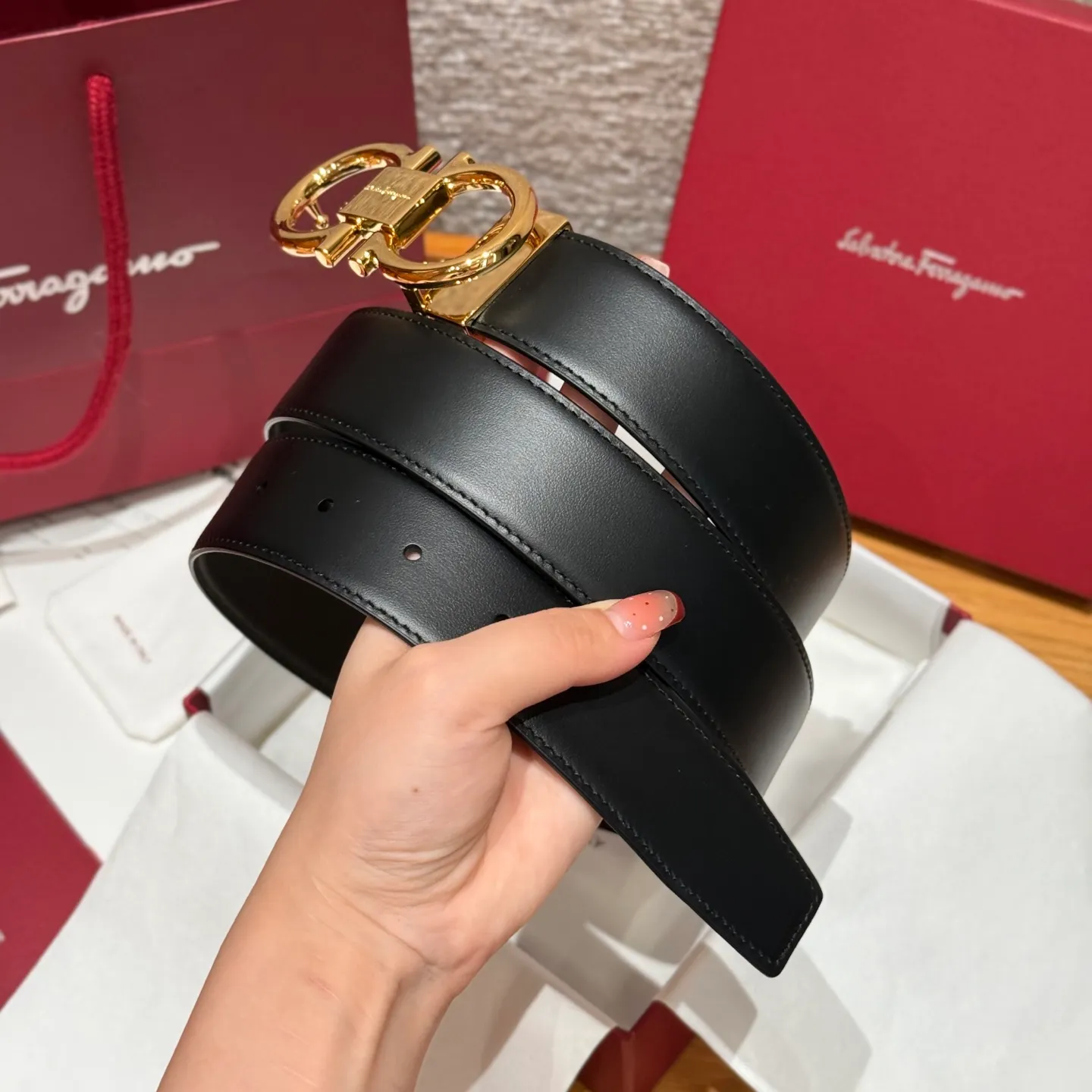💰440💰Complete package💰 💍Purchase-grade Ferragamo⚡️🌹Double-sided Italian imported original black matching☕️New high-quality palladium-plated buckle Width 35mm Double-sided usable The belt is adjustable and can be cut as needed to achieve a slimming effect