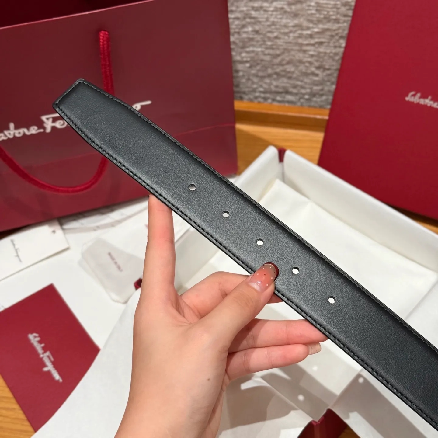 💰440💰Complete package💰 💍Purchase-grade Ferragamo⚡️🌹Double-sided Italian imported original black matching☕️New high-quality palladium-plated buckle Width 35mm Double-sided usable The belt is adjustable and can be cut as needed to achieve a slimming effect