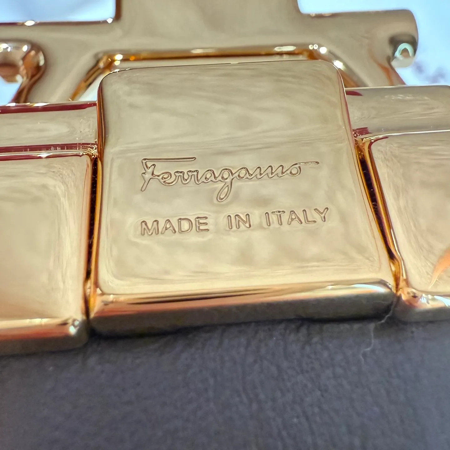 💰440💰Complete package💰 💍Purchase-grade Ferragamo⚡️🌹Double-sided Italian imported original black matching☕️New high-quality palladium-plated buckle Width 35mm Double-sided usable The belt is adjustable and can be cut as needed to achieve a slimming effect