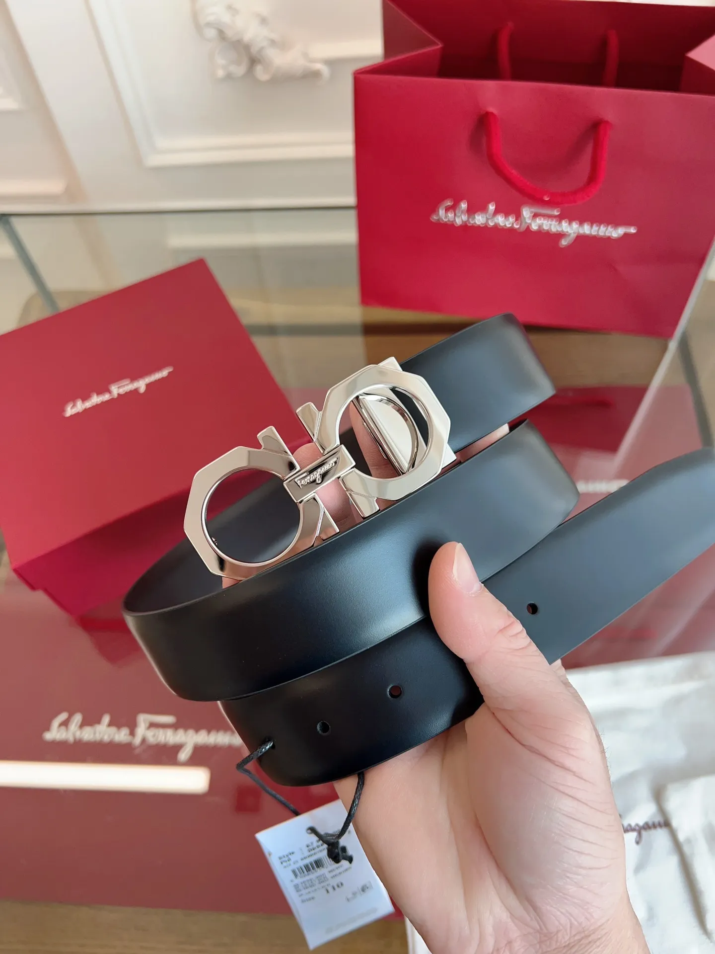 💰440💰Full set of packaging💰 💍Purchase grade Ferragamo 3.5cm original leather. Precision brass hardware upgraded version nfc chip, genuine factory IP plating! Original match