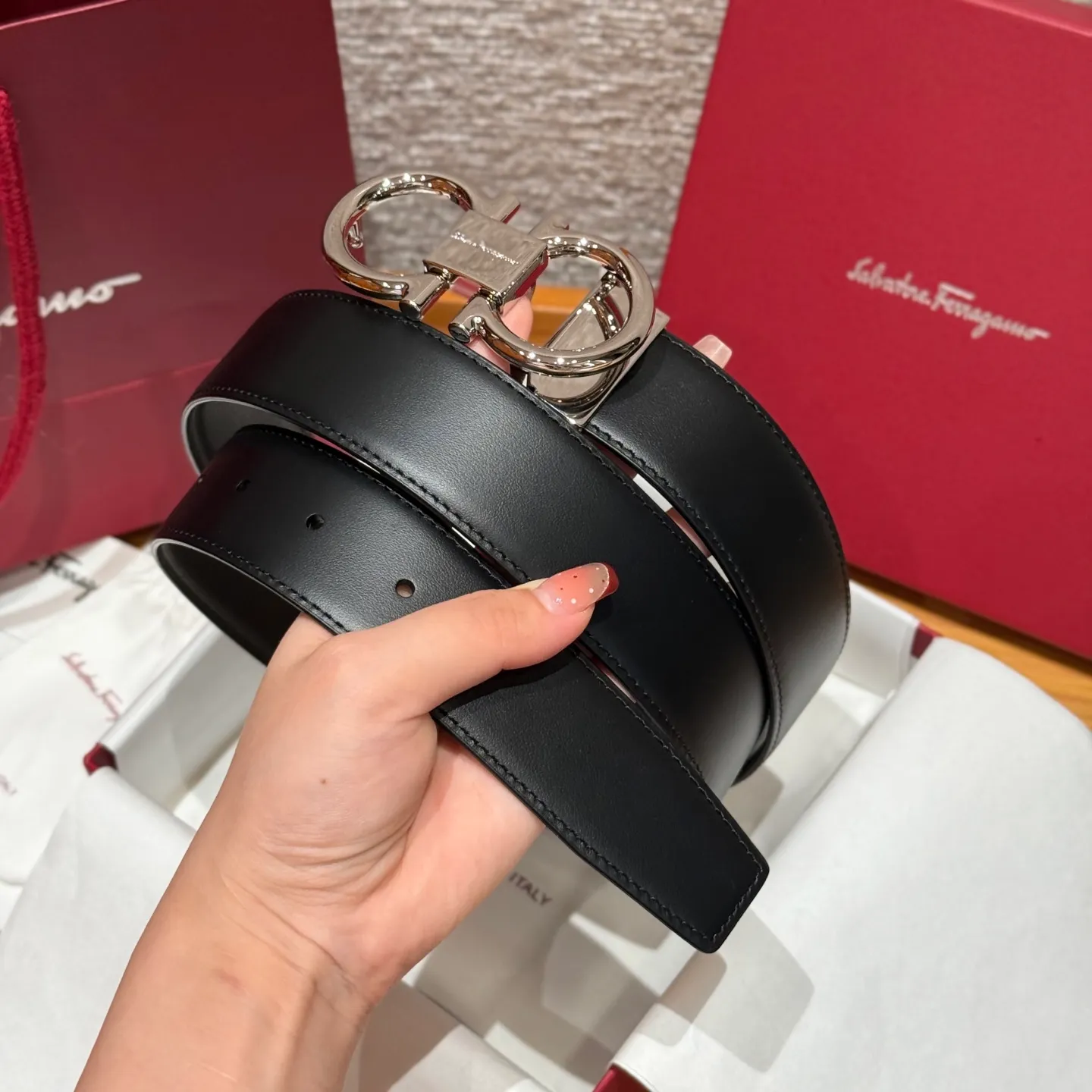 💰440💰Complete package💰 💍Purchase-grade Ferragamo⚡️🌹Double-sided Italian imported original black matching☕️New high-quality palladium-plated buckle Width 35mm Double-sided usable The belt is adjustable and can be cut as needed to achieve a slimming effect