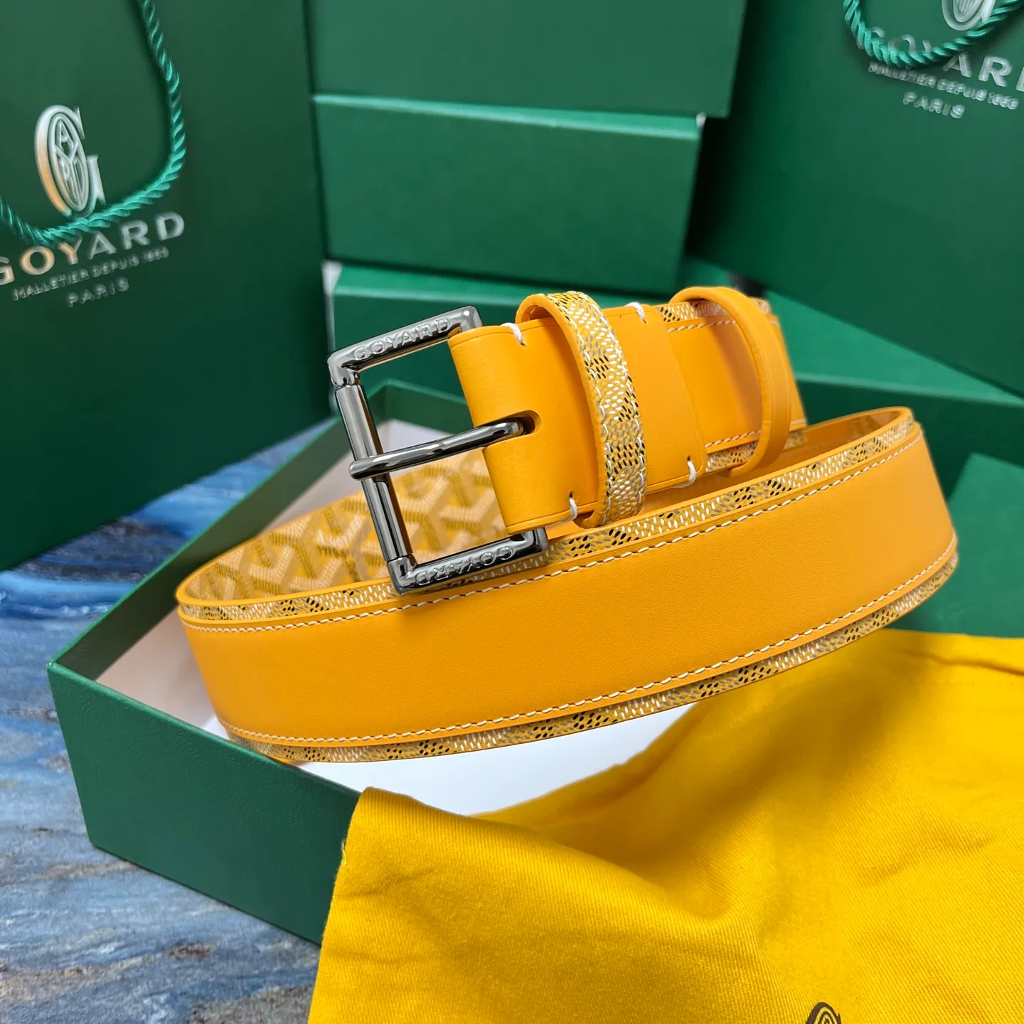 💰520💰Full package💰 💍Purchase level Goya belt is low-key luxury 🎈Width 4.0 Made of imported first-layer cowhide and dogtooth coated canvas The leather is soft and durable Handmade Pay attention to details Fine stitching Smooth edges Classic design Versatility Suitable for various occasions