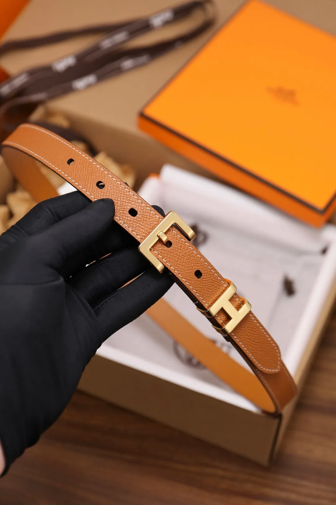 💰480💰Full package💰 💍Purchase level Hermès ⚡️🌹Ladies belt, width 2.0CM, top layer EP palm print calfskin with imported leather sole, fine workmanship, good quality. It's the perfect choice to pair with dresses and casual pants. Color; three colors, buckle: gold, silver, size: 90-110CM