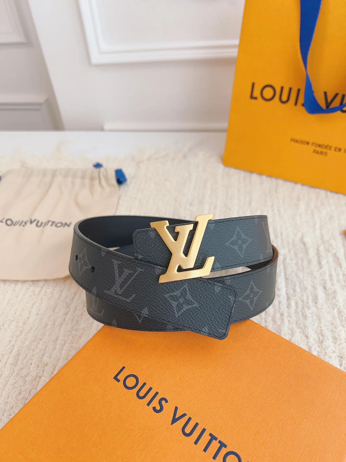 💰480💰Authentic packaging💰 💍Purchase grade LV 3.5cm wide M0450, classic black presbyopia, vacuum electroplating brushed gold/brushed white buckle, double-sided