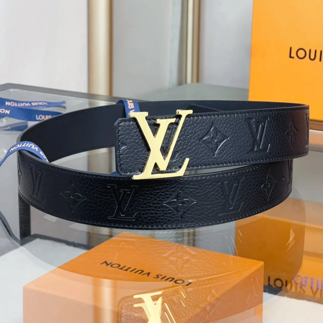 💰480💰Full package💰 💍Purchasing-grade LV M0424 latest model from the counter. This belt is specially tailored for overseas purchasing agents. The upper body is absolutely versatile and stylish! This is not an ordinary product in the market! High-definition details show you the true quality. Wear body 4.0cm