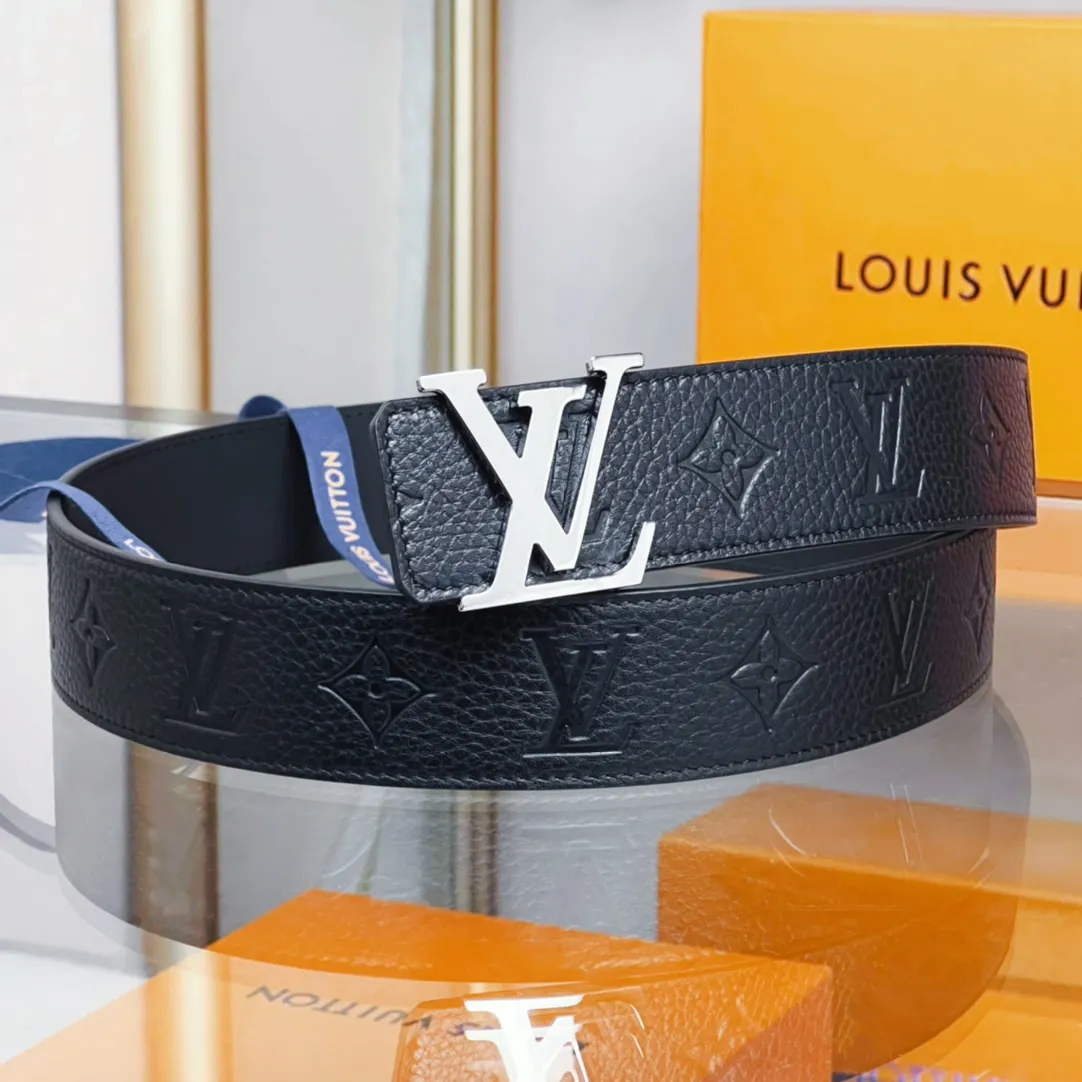 💰480💰Full package💰 💍Purchasing-grade LV M0424 latest model from the counter. This belt is specially tailored for overseas purchasing agents. The upper body is absolutely versatile and stylish! This is not an ordinary product in the market! High-definition details show you the true quality. Wear body 4.0cm