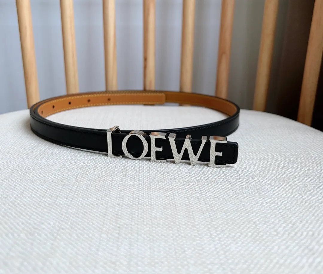 💰440💰Complete package💰 💍Purchasing-grade LOEWE counter latest belt of the same style [Celebration][Celebration] Made of smooth cow leather belt decorated with metal LOEWE belt buckle five-hole adjustment Excellent craftsmanship Personalized shape Exquisite material Width: 1.5cm