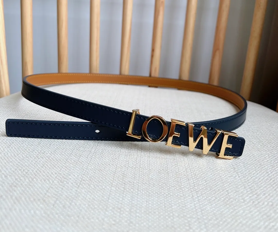 💰440💰Complete package💰 💍Purchasing-grade LOEWE counter latest belt of the same style [Celebration][Celebration] Made of smooth cow leather belt decorated with metal LOEWE belt buckle five-hole adjustment Excellent craftsmanship Personalized shape Exquisite material Width: 1.5cm
