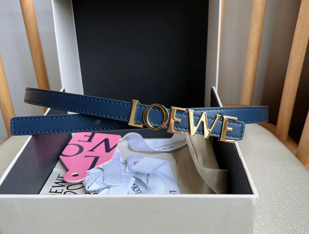 💰440💰Complete package💰 💍Purchasing-grade LOEWE counter latest belt of the same style [Celebration][Celebration] Made of smooth cow leather belt decorated with metal LOEWE belt buckle five-hole adjustment Excellent craftsmanship Personalized shape Exquisite material Width: 1.5cm