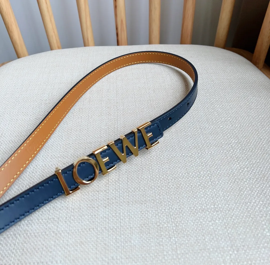 💰440💰Complete package💰 💍Purchasing-grade LOEWE counter latest belt of the same style [Celebration][Celebration] Made of smooth cow leather belt decorated with metal LOEWE belt buckle five-hole adjustment Excellent craftsmanship Personalized shape Exquisite material Width: 1.5cm