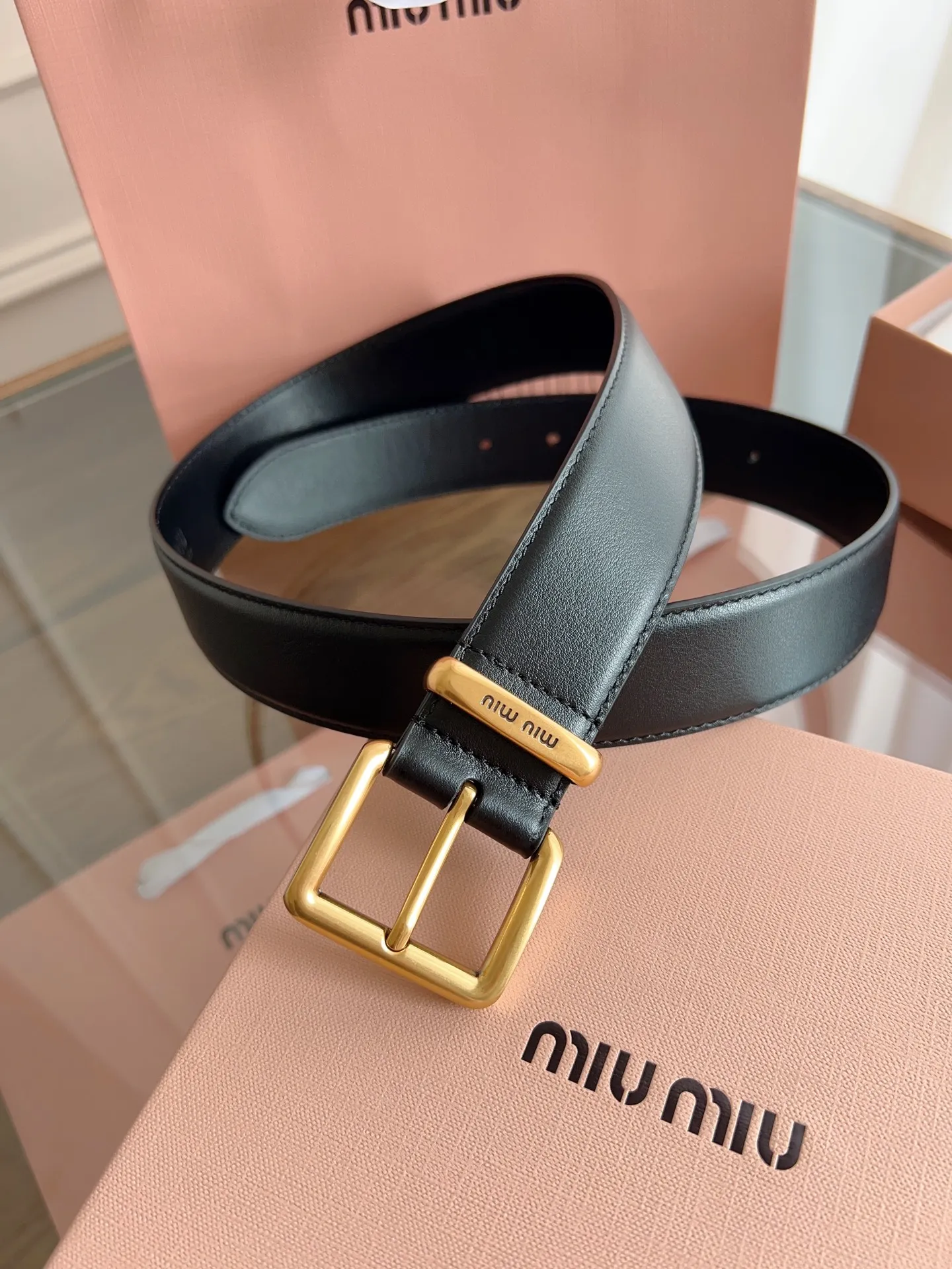 💰460💰Full package💰 💍Purchase level MiuMiu⚡️🌹Width 3.5cm No. 5CC536⚡️🌹Double-sided first-layer calfskin material, soft and comfortable leather⚡️🌹Original steel stamped logo on the back. Fine workmanship, with pure copper buckle (bronze, gold, silver)