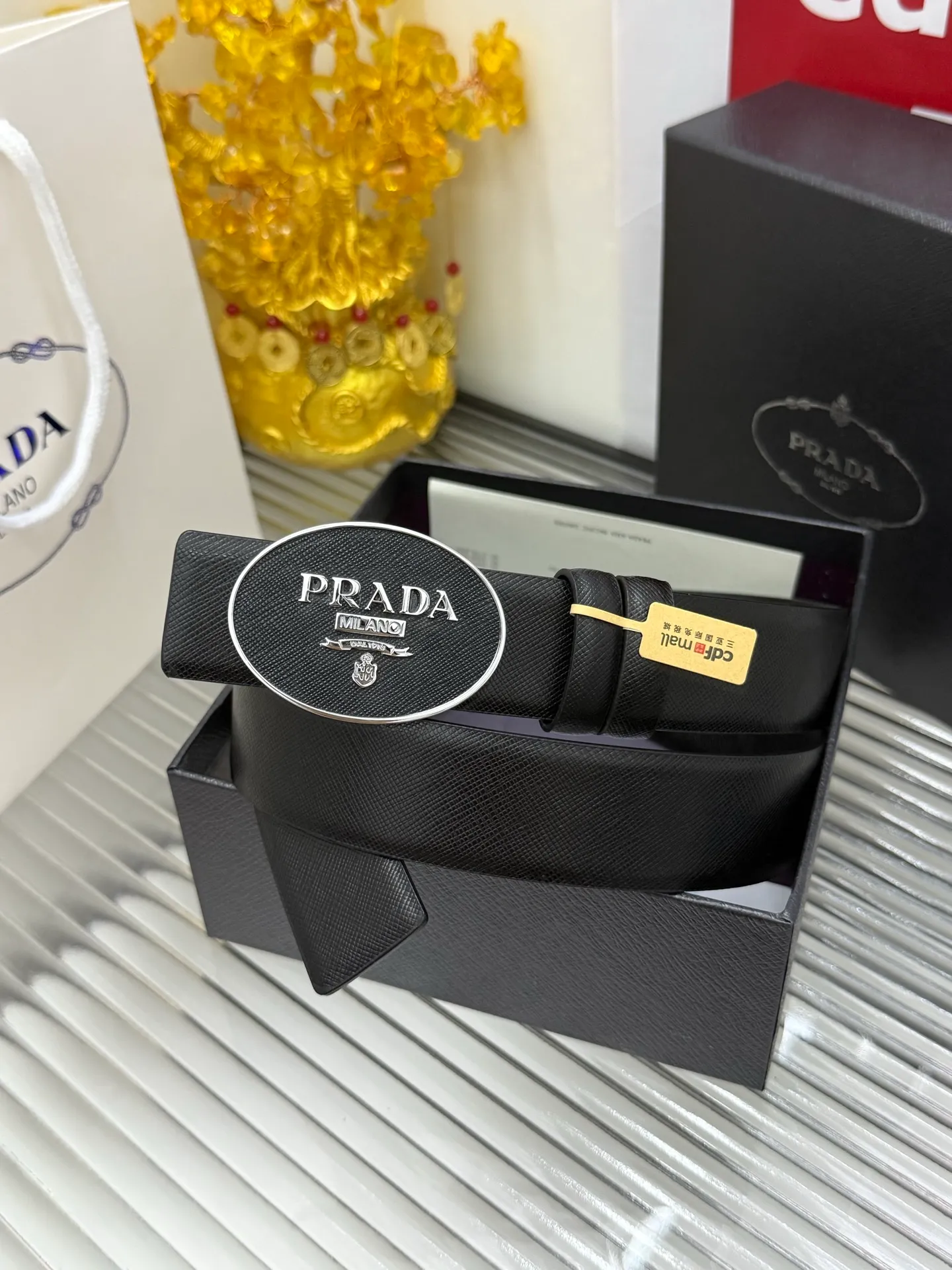 ✅Width: 𝟑.𝟱𝗰𝗺 ❑ PRADA « Comes with a full set 🛍original packaging at the counter » Hanging buckle series, no edge routing, original calfskin + high-quality pure copper hardware buckle P480