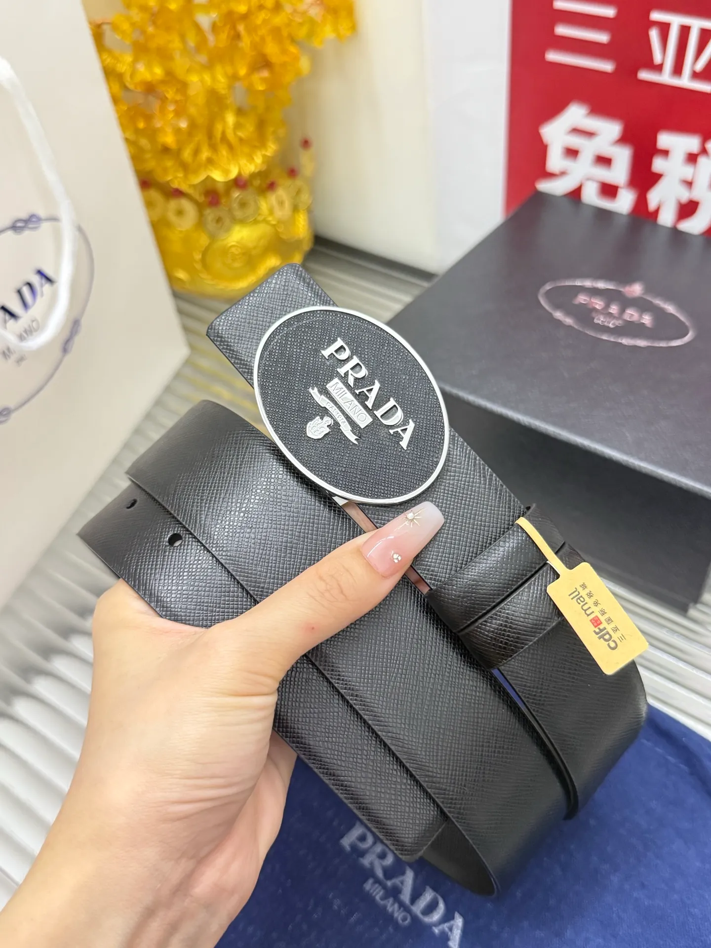 ✅Width: 𝟑.𝟱𝗰𝗺 ❑ PRADA « Comes with a full set 🛍original packaging at the counter » Hanging buckle series, no edge routing, original calfskin + high-quality pure copper hardware buckle P480