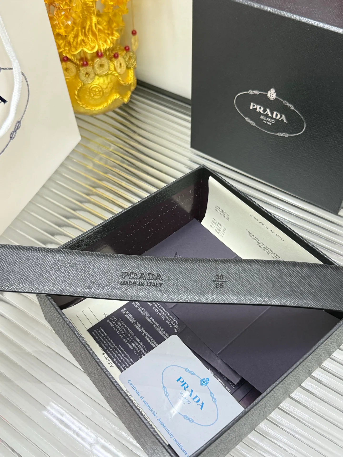 ✅Width: 𝟑.𝟱𝗰𝗺 ❑ PRADA « Comes with a full set 🛍original packaging at the counter » Hanging buckle series, no edge routing, original calfskin + high-quality pure copper hardware buckle P480
