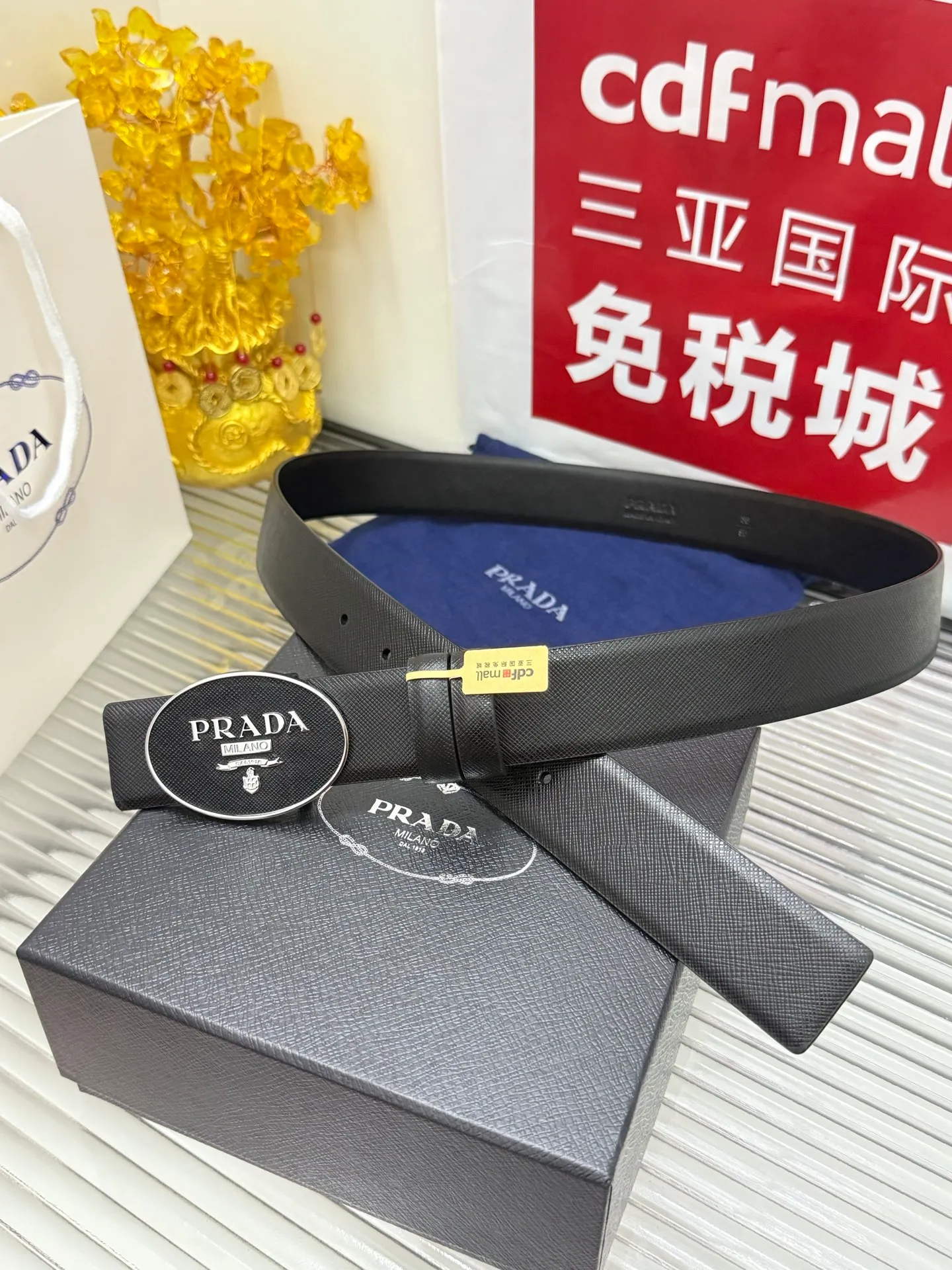 ✅Width: 𝟑.𝟱𝗰𝗺 ❑ PRADA « Comes with a full set 🛍original packaging at the counter » Hanging buckle series, no edge routing, original calfskin + high-quality pure copper hardware buckle P480