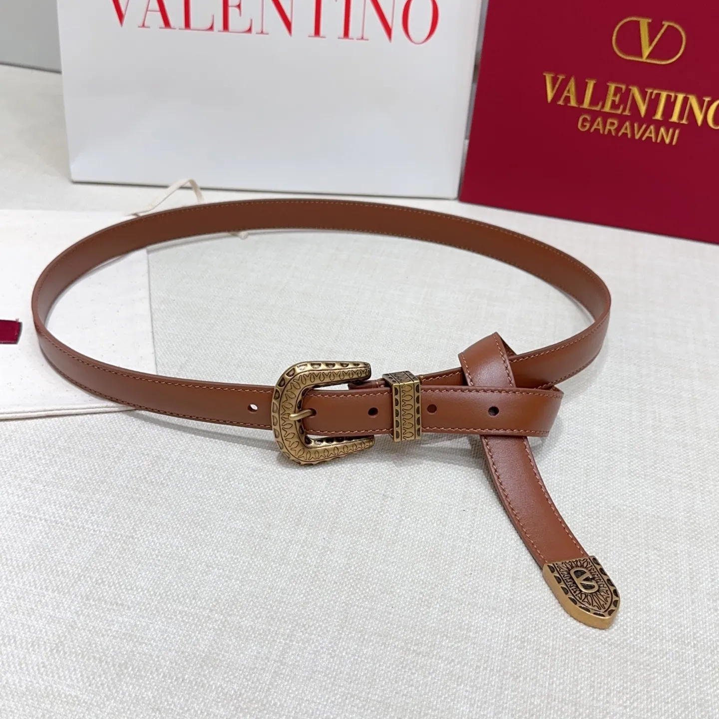 💰460💰Full package💰 💍Purchasing-grade Valentino belt⚡️🌹Width 2.0cm, double-sided first-layer cowhide, length: 75.80.85.90.95.100.Europe, copper five-pin drill buckle mold customization