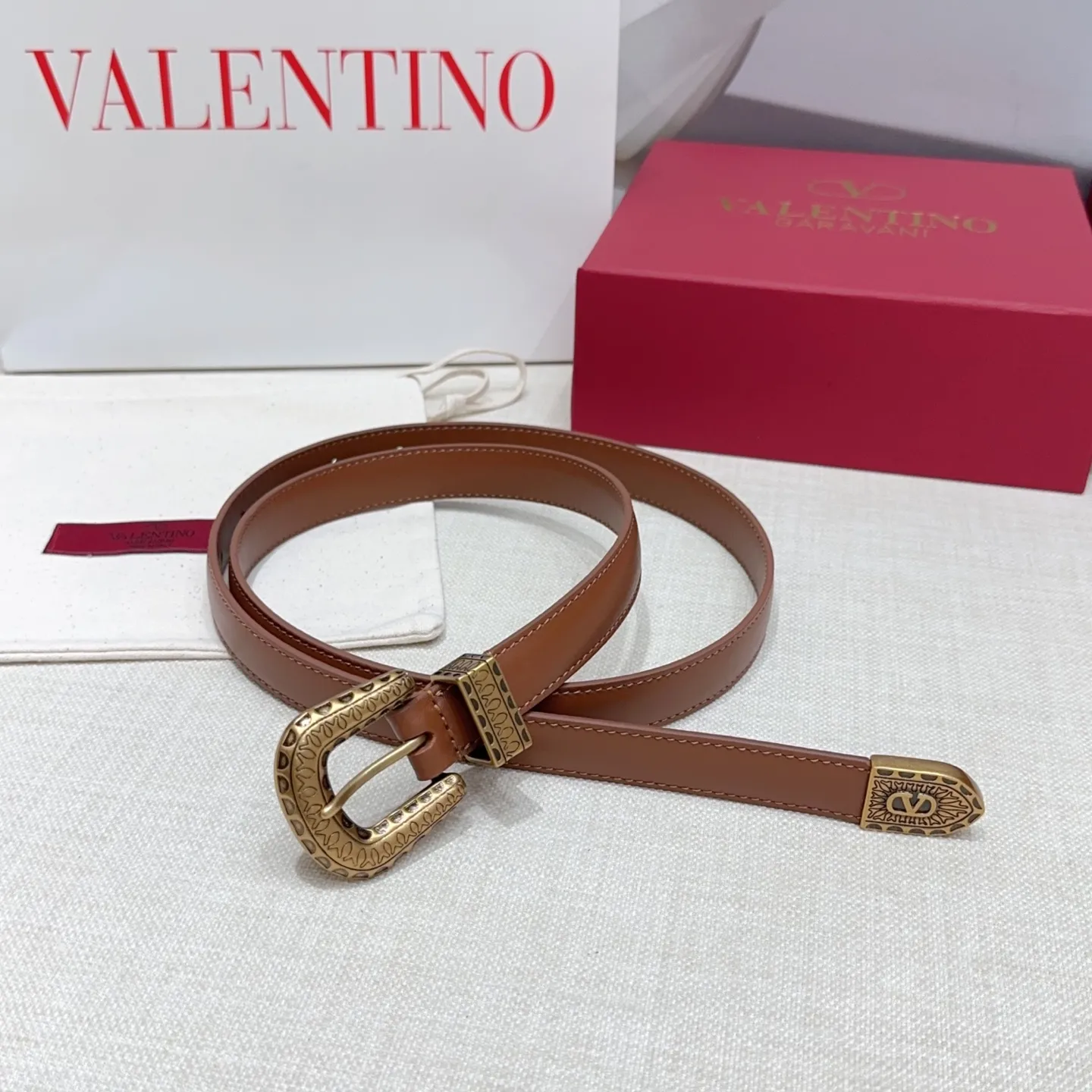 💰460💰Full package💰 💍Purchasing-grade Valentino belt⚡️🌹Width 2.0cm, double-sided first-layer cowhide, length: 75.80.85.90.95.100.Europe, copper five-pin drill buckle mold customization