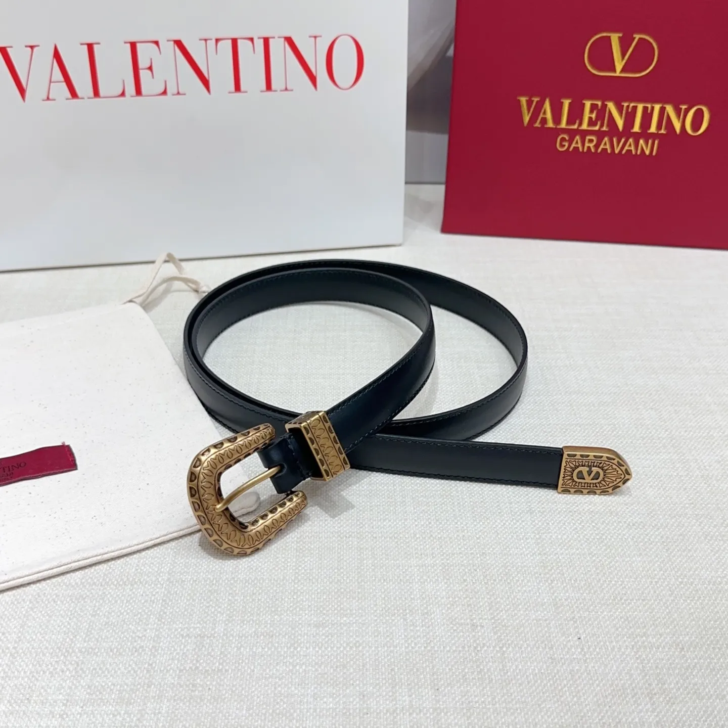 💰460💰Full package💰 💍Purchasing-grade Valentino belt⚡️🌹Width 2.0cm, double-sided first-layer cowhide, length: 75.80.85.90.95.100.Europe, copper five-pin drill buckle mold customization